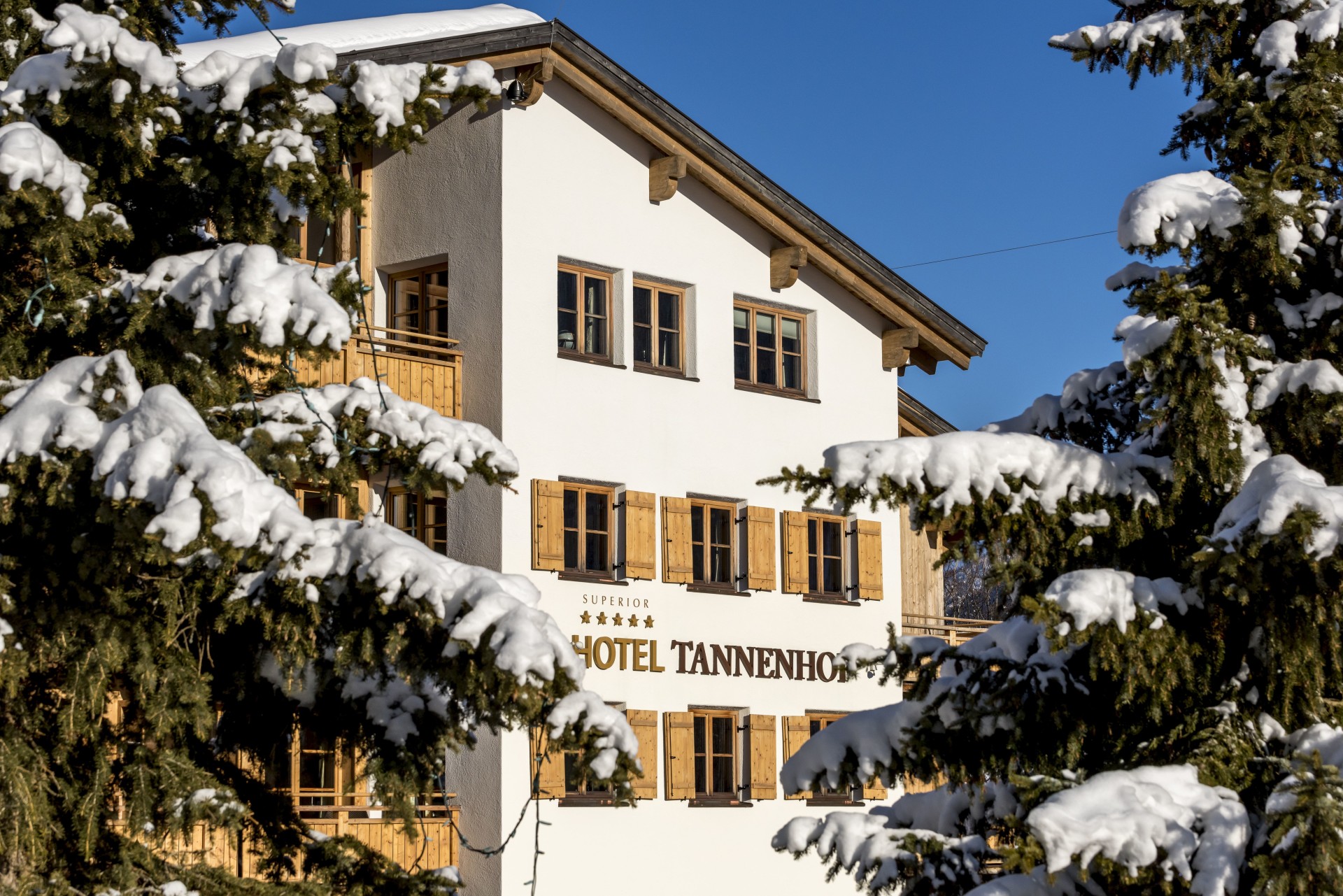 Aussenansicht Hotel Tannenhof im Schnee
