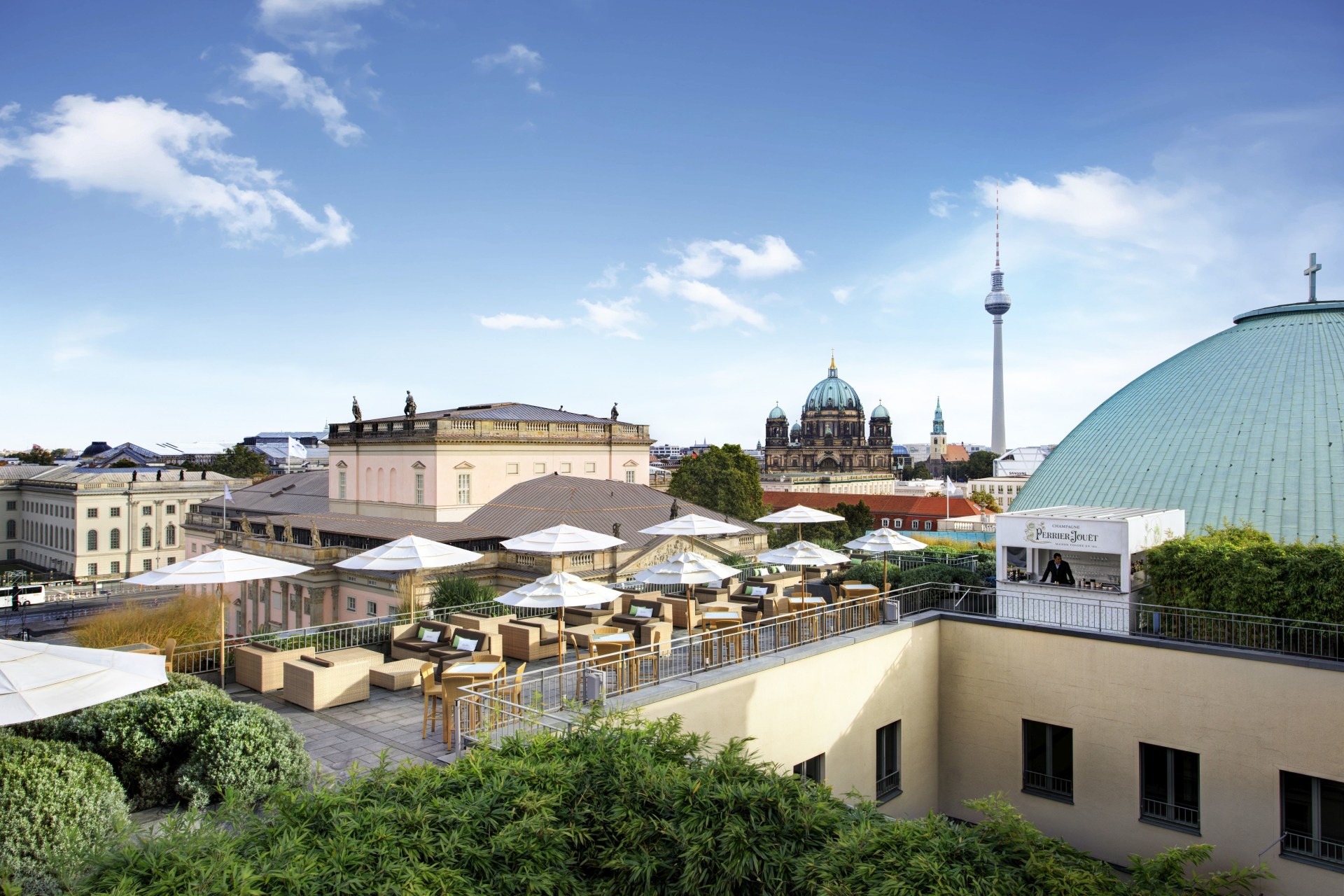 Dachterrasse mit Blick auf den Reichstag