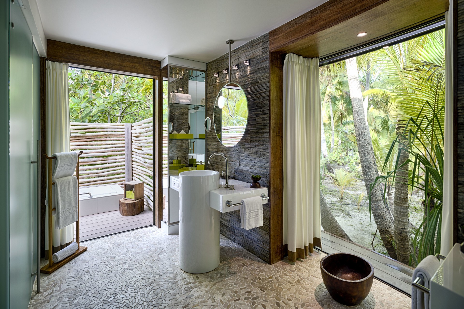 Blick vom Badezimmer im The Brando