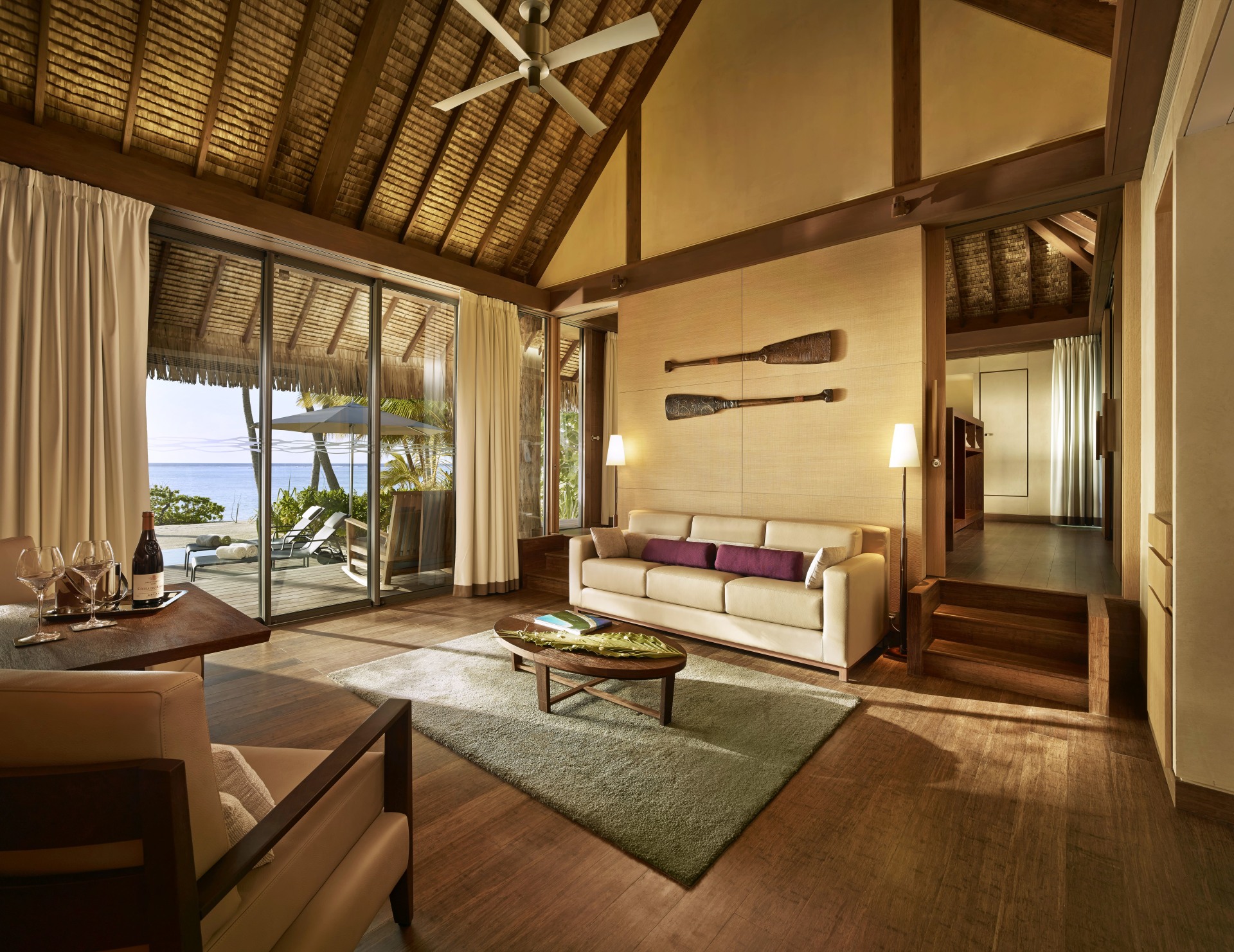 Wohnzimmer einer Villa im The Brando