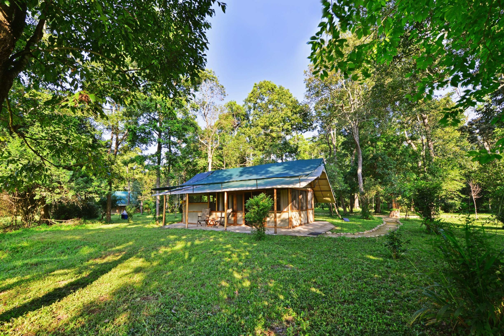 Exterior der Gaestezelte im Ishasha Wilderness Camp