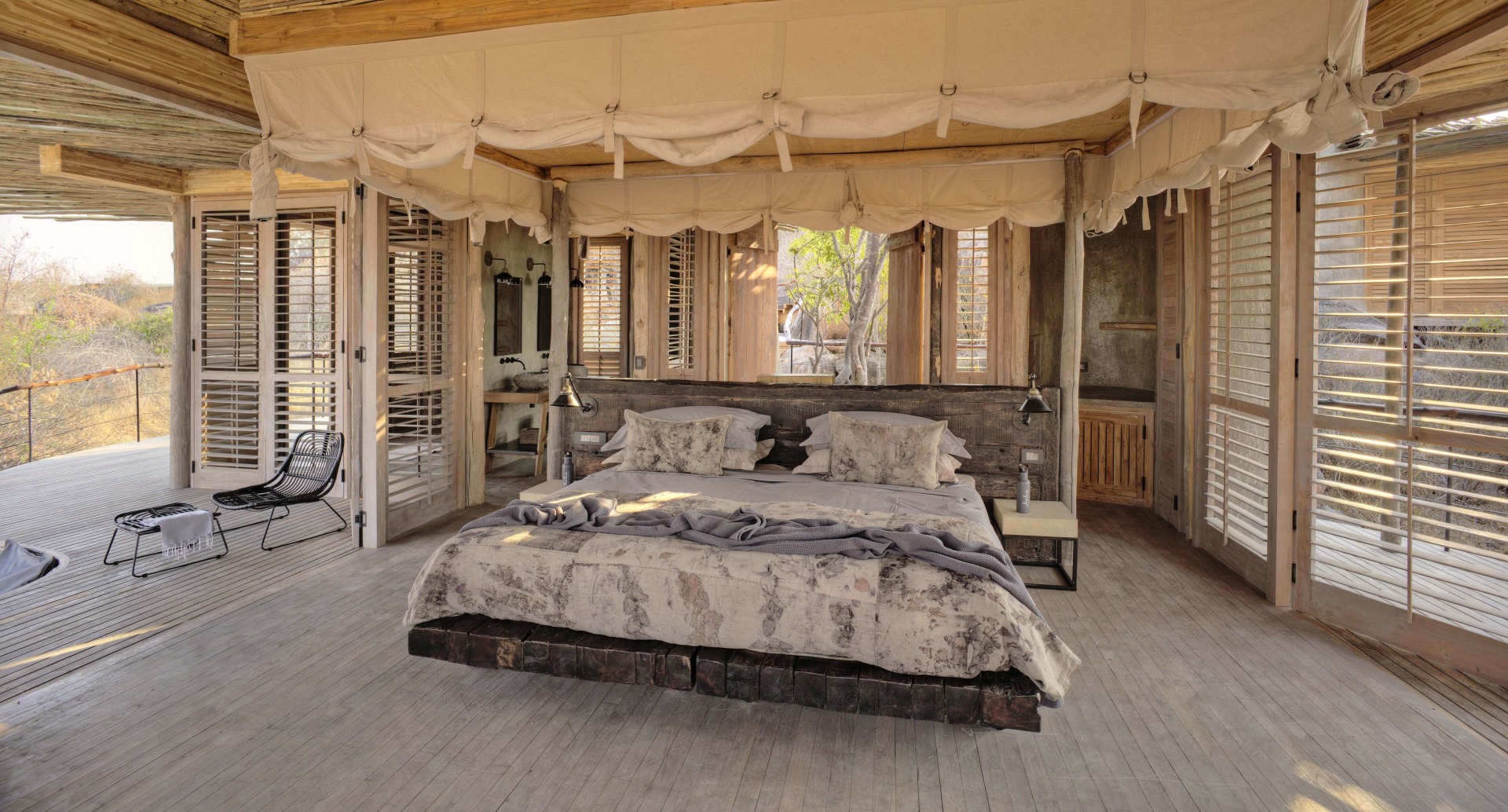 Suite mit Doppelbett im Jabali Ridge in Tansania