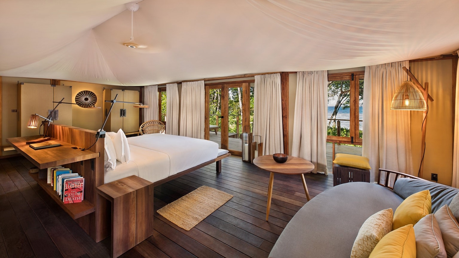 Innenansicht Schlafzimmer einer Suite im Kasiiya Papagayo