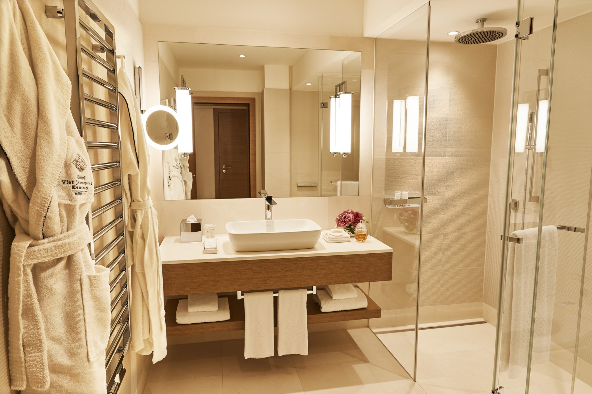 Badezimmer des Grand Deluxe Zimmer