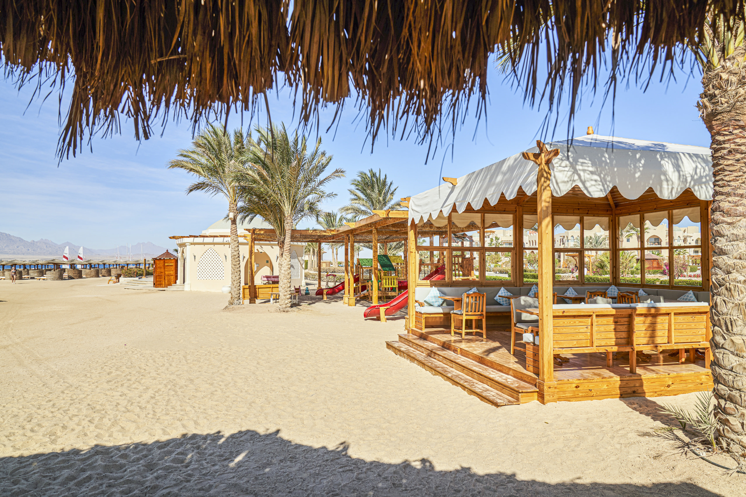 Strand mit Cabanas