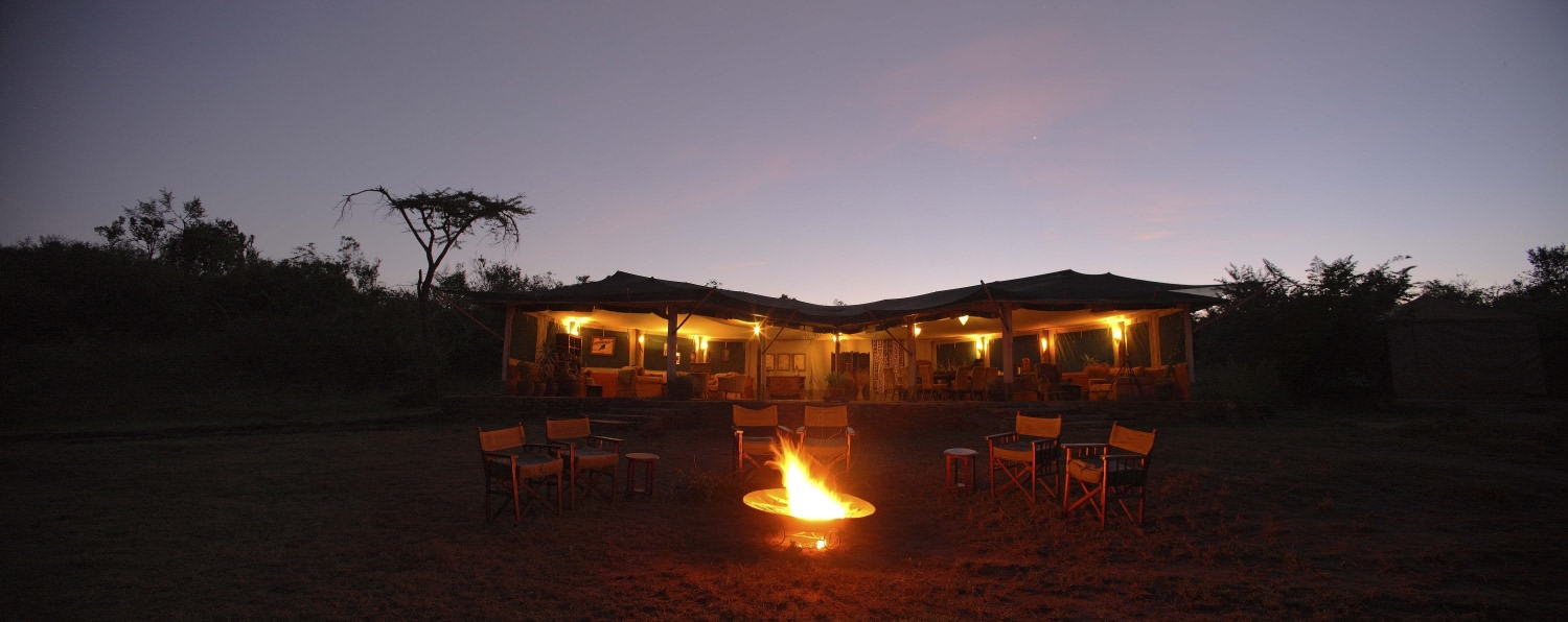 Aussenbereich des Kicheche Valley Camp bei Nacht