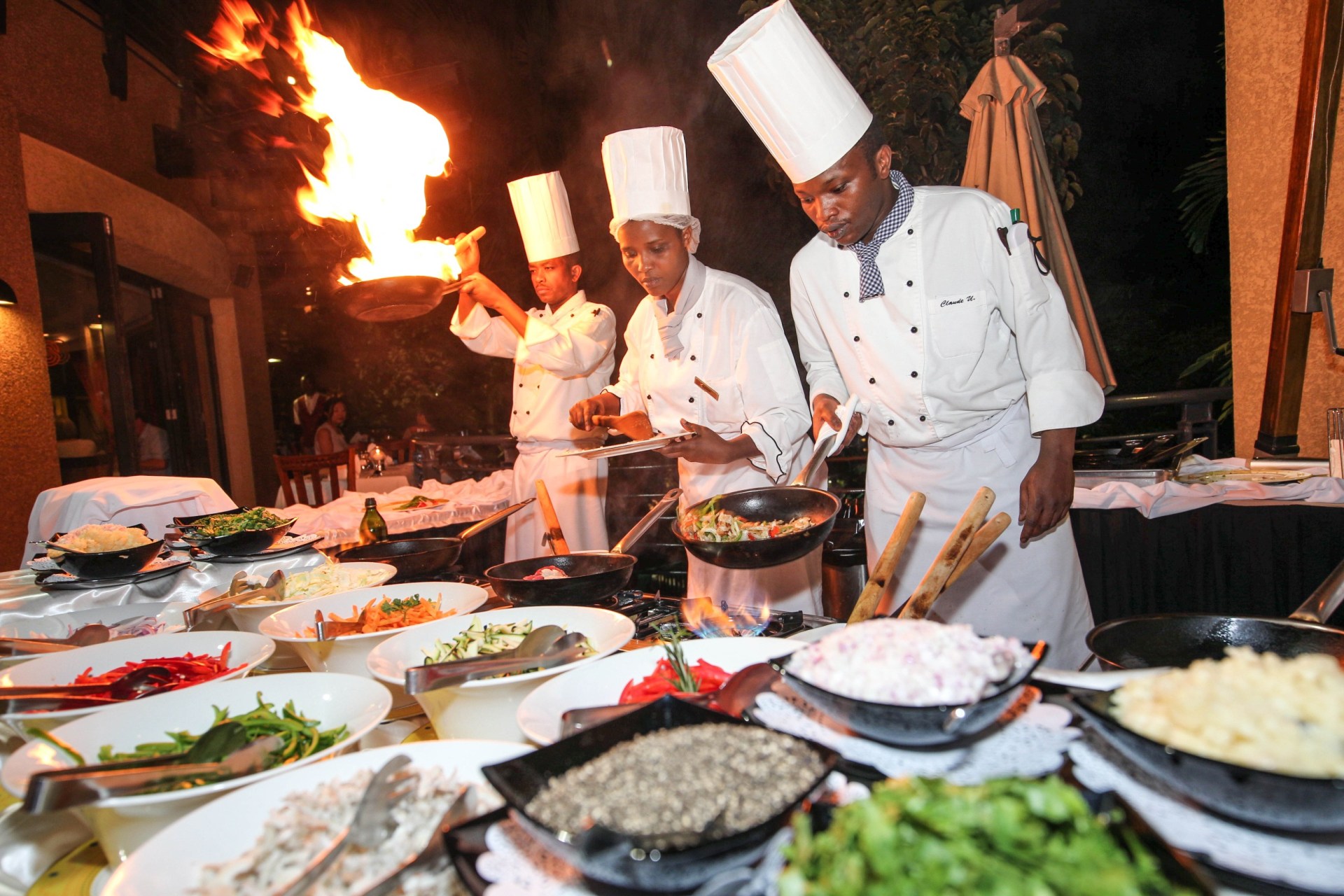 Live Cooking beim Abendessen im Kigali Serena Hotel