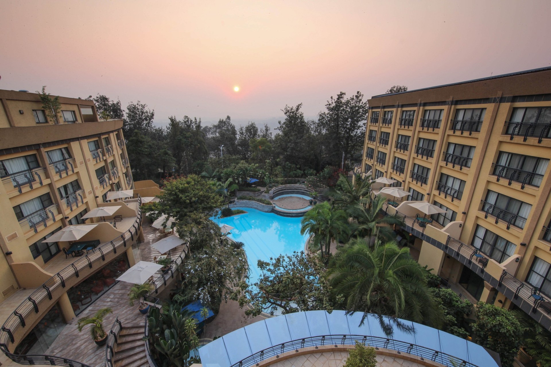 Aussenansicht des Kigali Serena Hotels