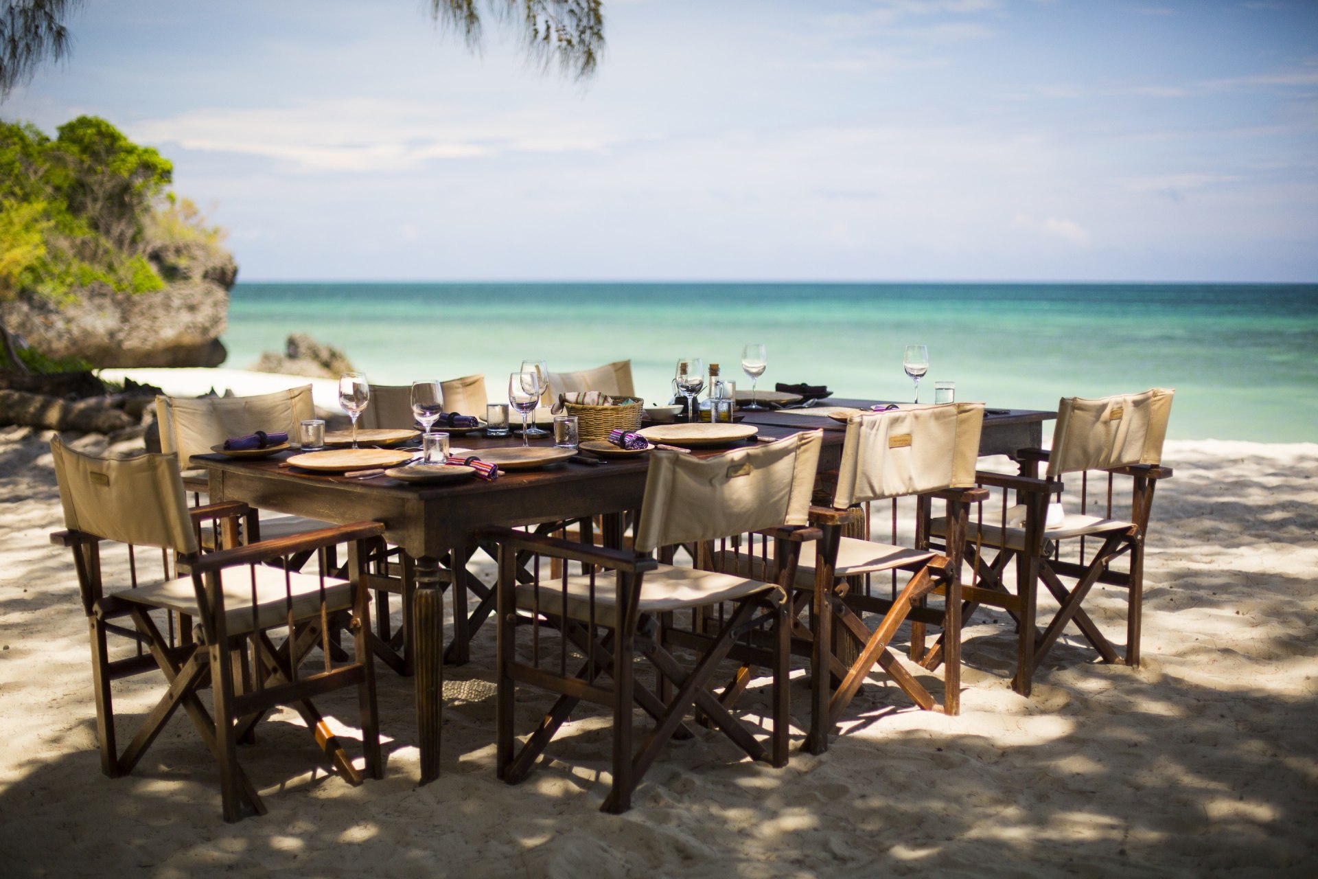 Mittagessen am Strand des Kinondo Kwetu