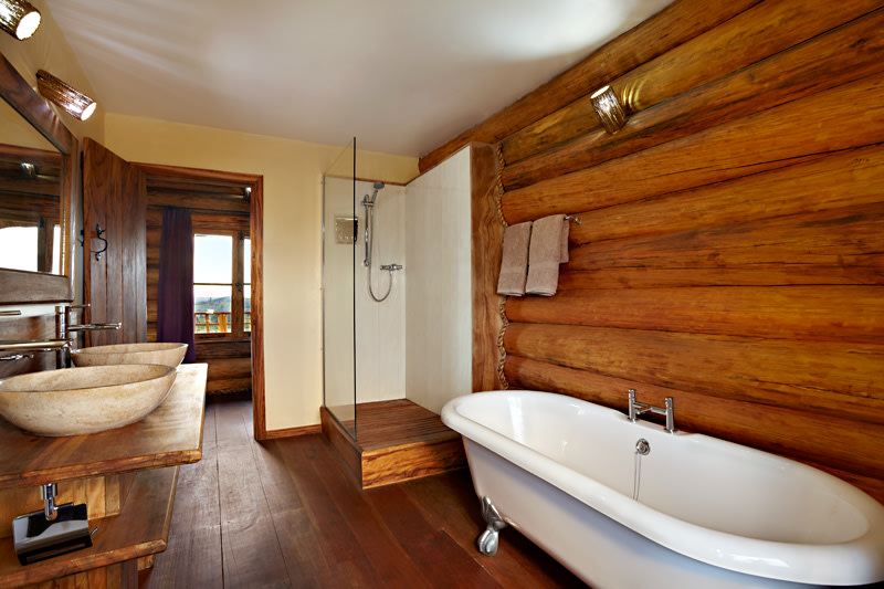 Badezimmer der Kyaninga Lodge