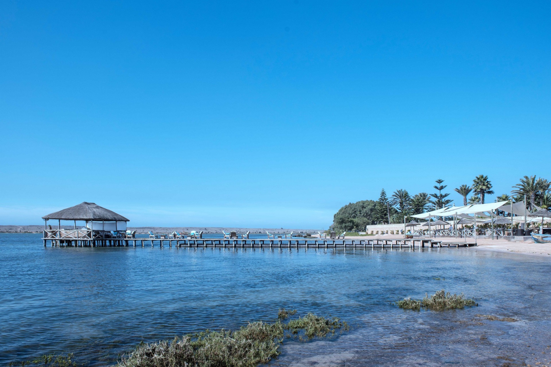 Meer und Strandbar