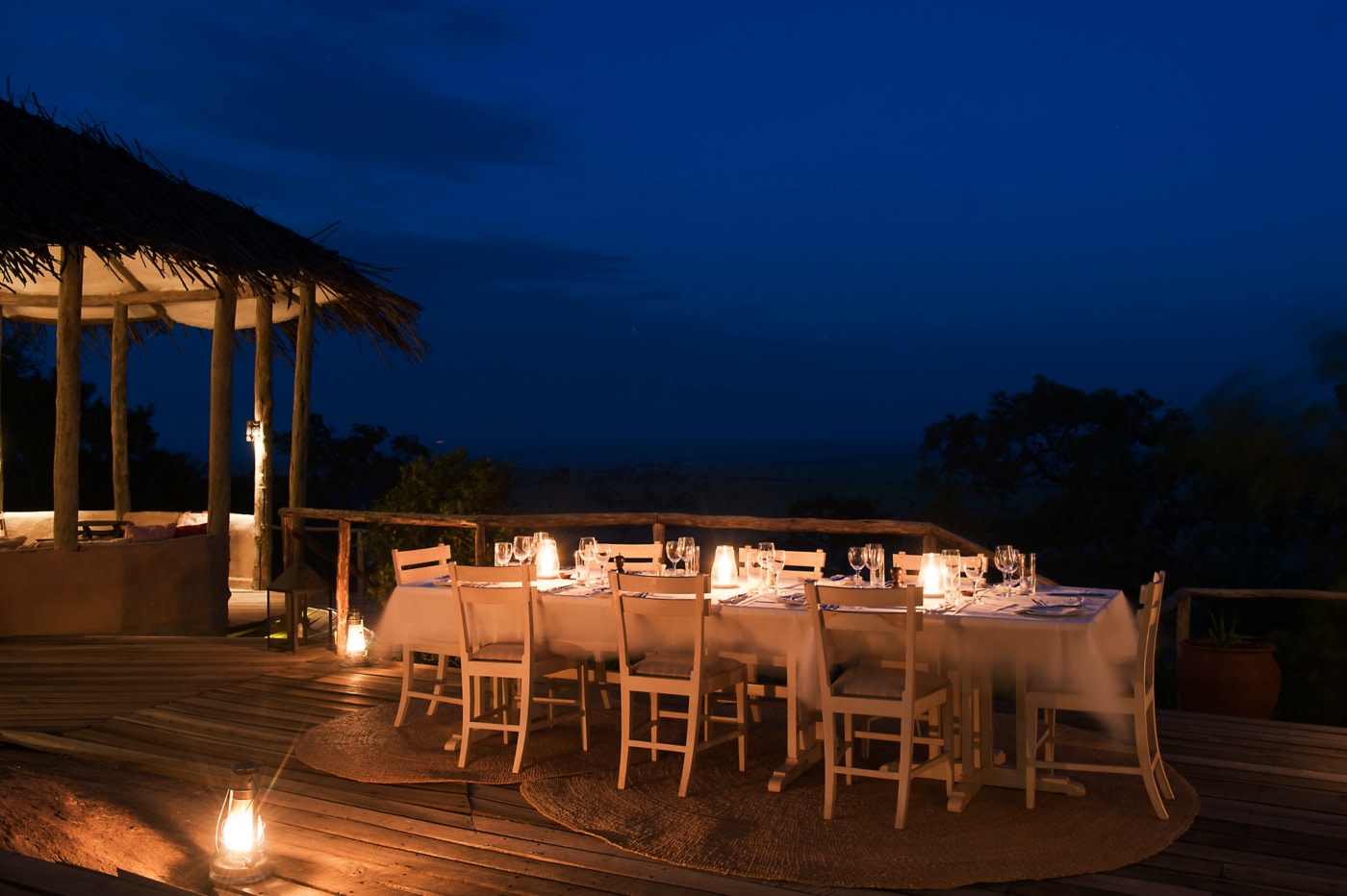 Abendessen auf der Terrasse des Lamai Serengeti