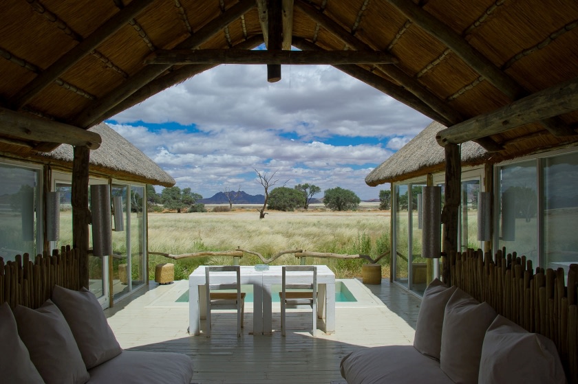 Ausblick aus dem Gaestezimmer der Little Kulala Lodge