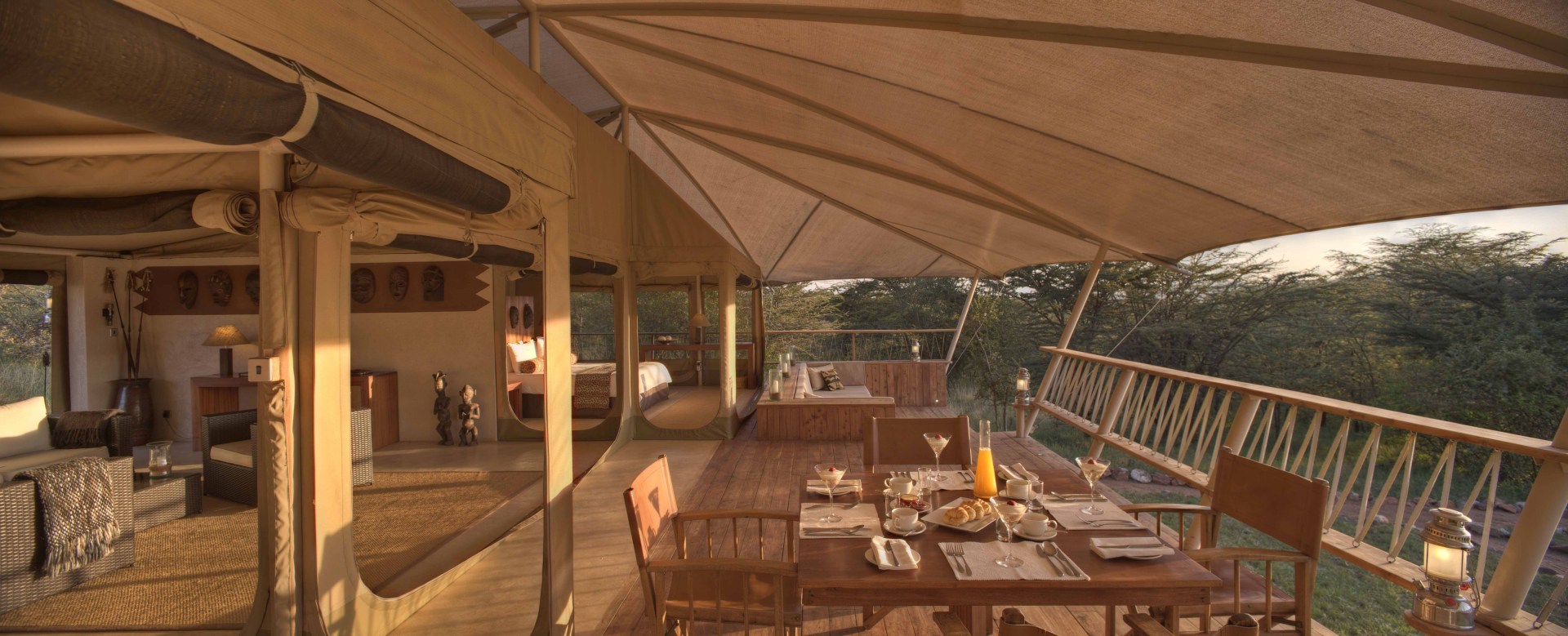 Fruehstueck auf der privaten Terrasse im Mara Bushtops