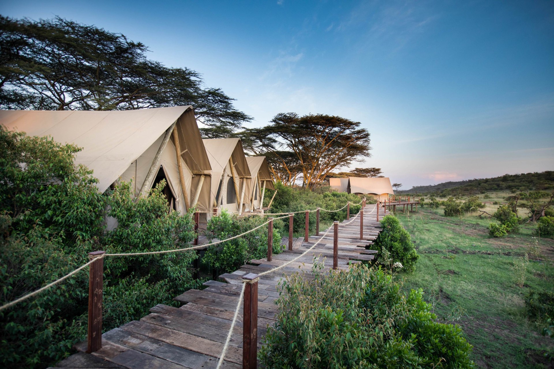 Aussenansicht der Gaestezelte im Mara Nyika Camp