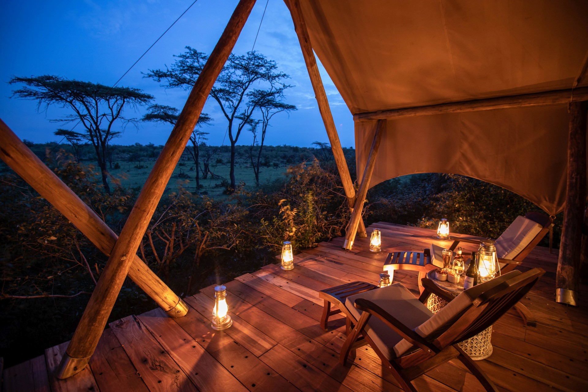 Veranda eines Gaestezelts im Mara Nyika Camp