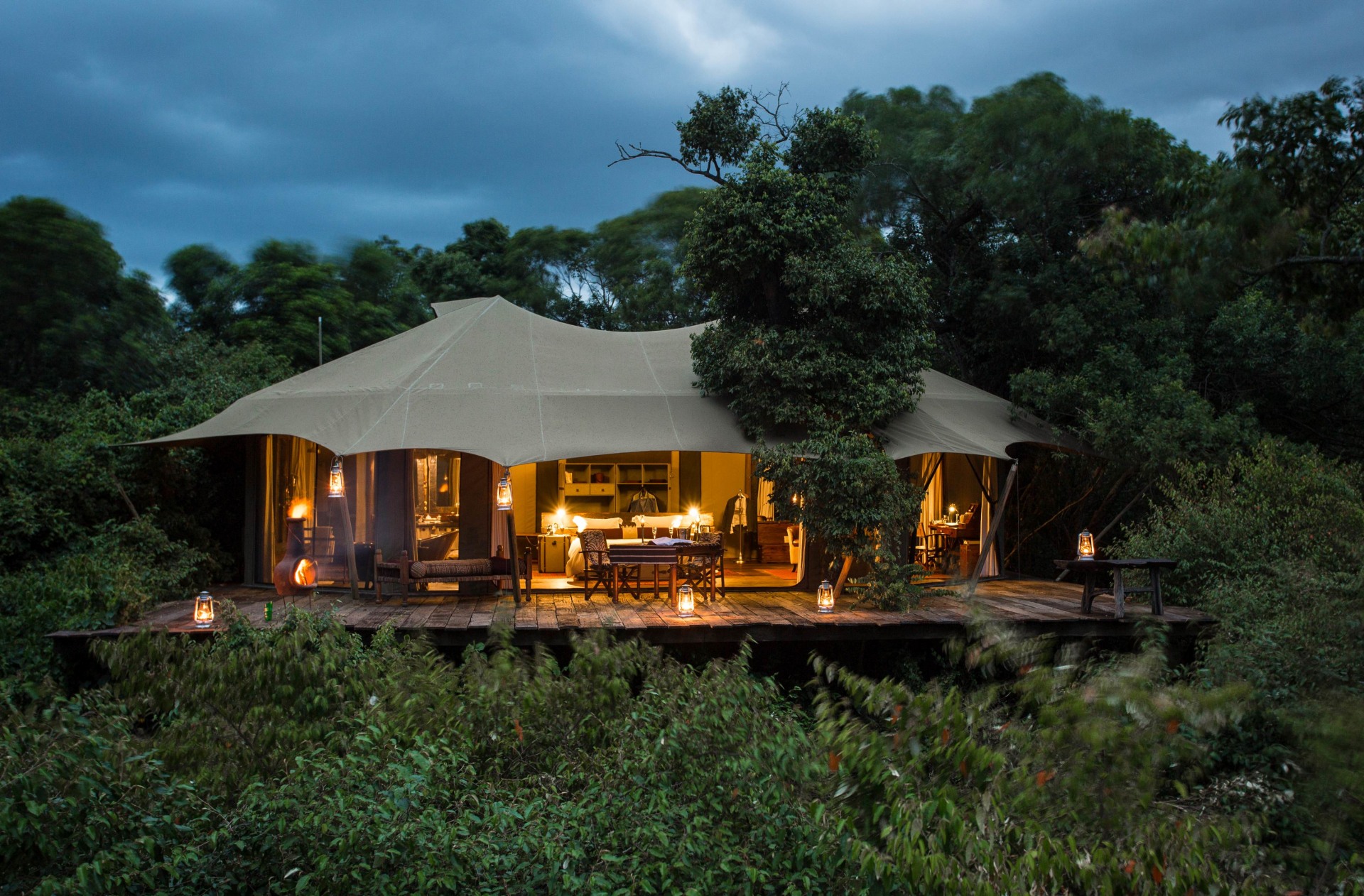 Aussenansicht eines Gaestezelts im Mara Plains Camp