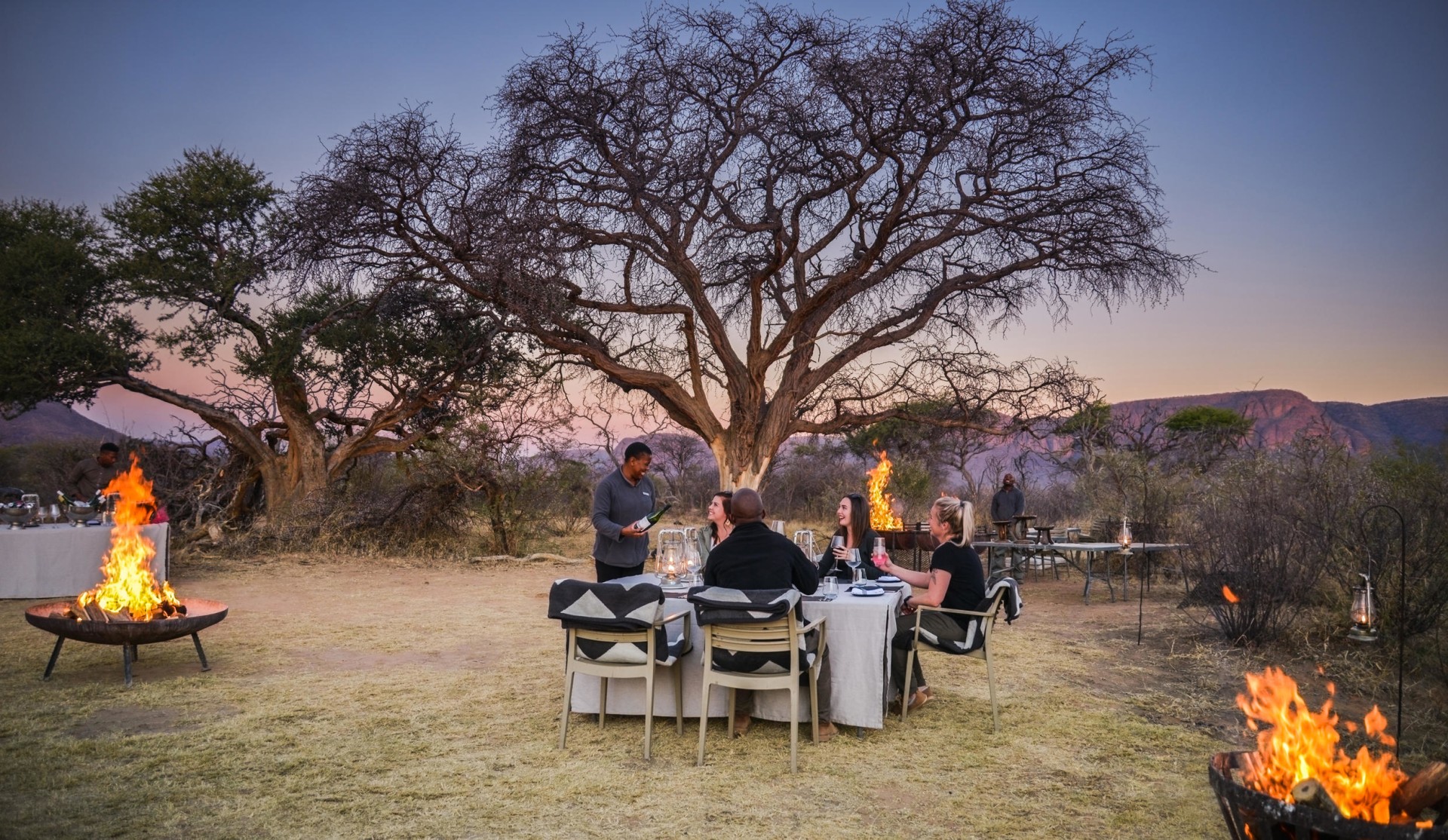 Bush Dinner in der Marataba Mountain Lodge