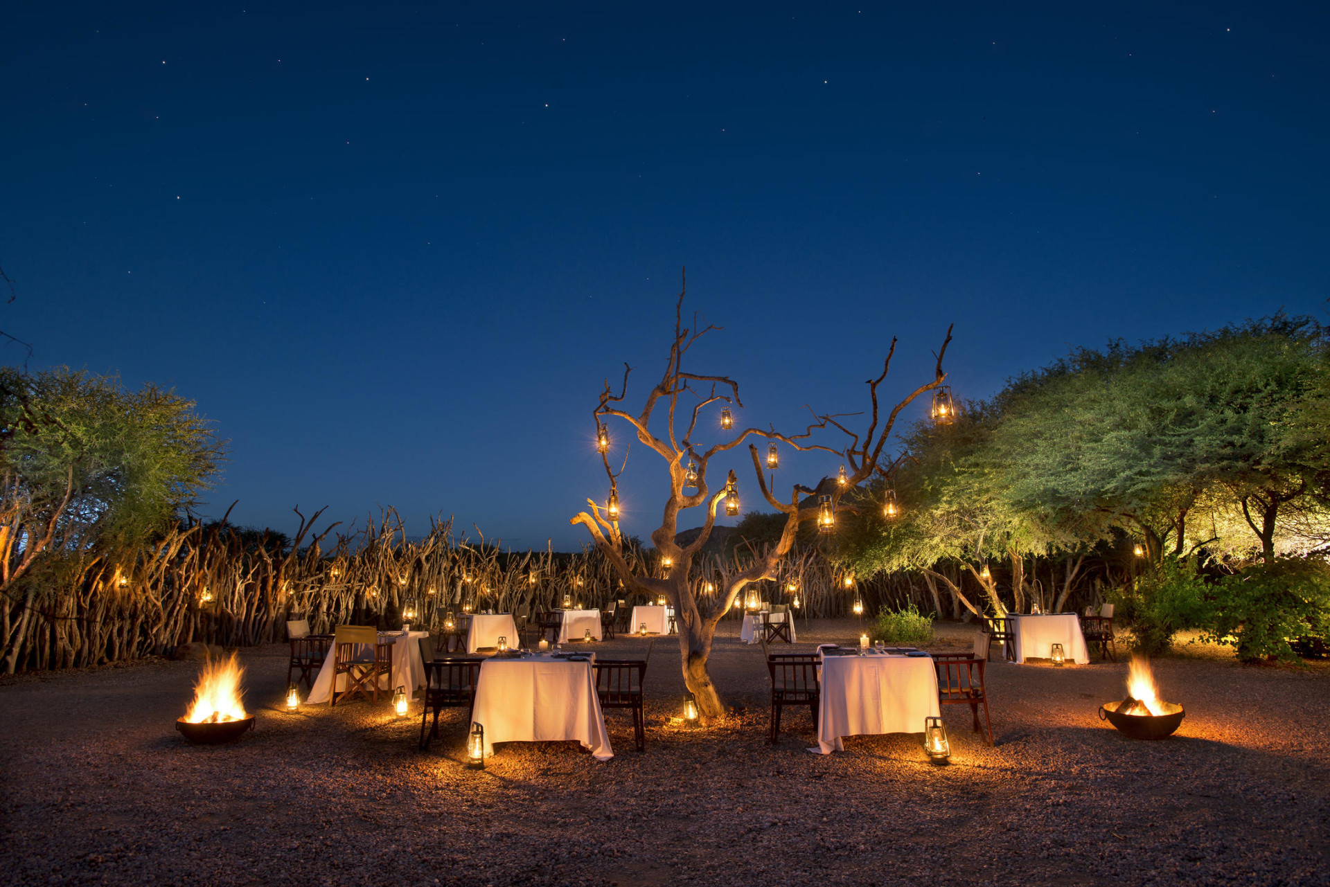 Abendessen in der Boma der Marataba Safari Lodge