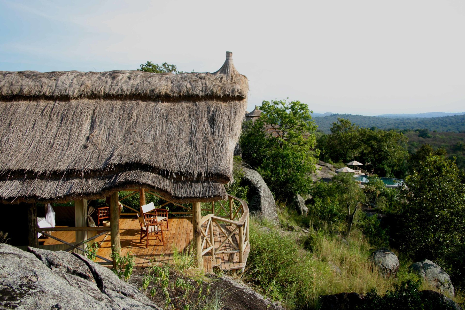 Aussenansicht eines Gaestezimmers in der Mihingo Lodge