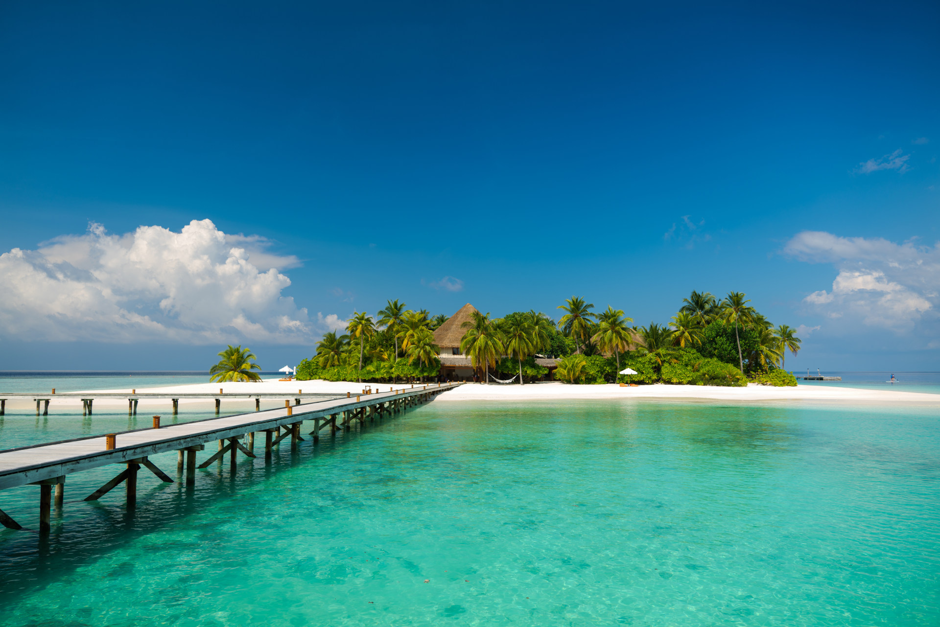 Steg zu den Wasser Villen auf Mirihi Island