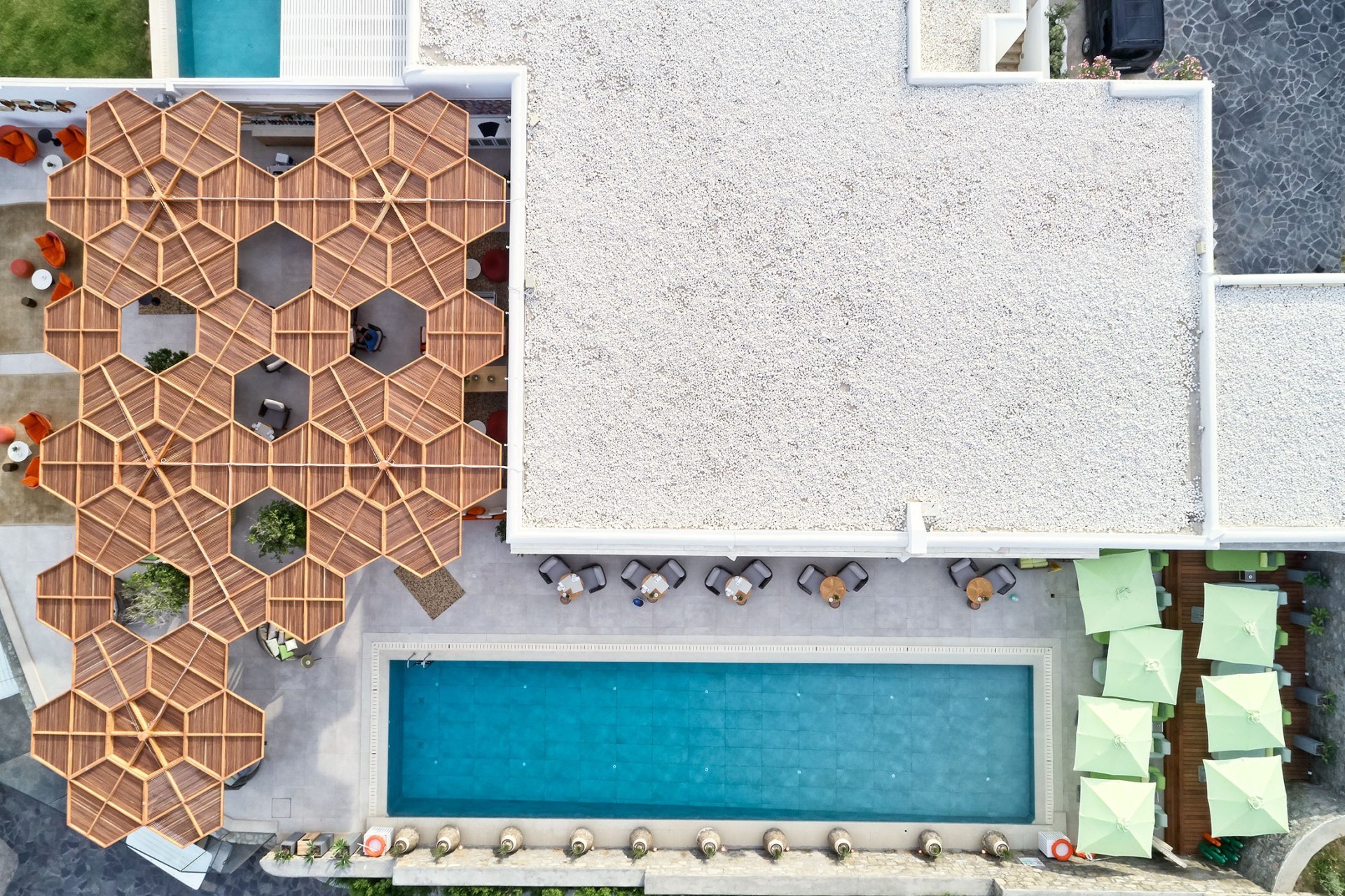 Außenansicht der Fassade des Myconian Naia Hotels