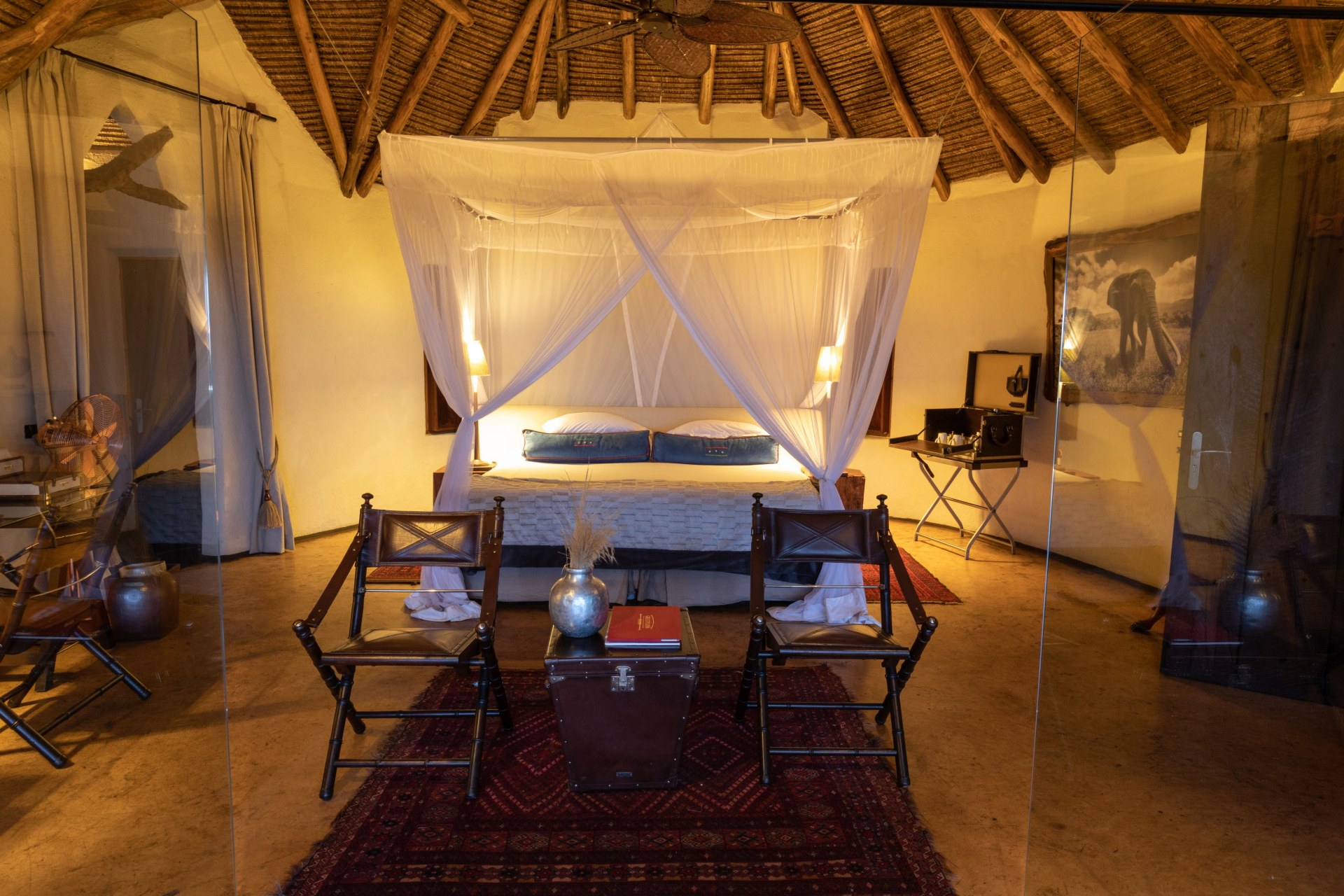 Innenansicht eines Schlafzimmer der ol Donyo Lodge