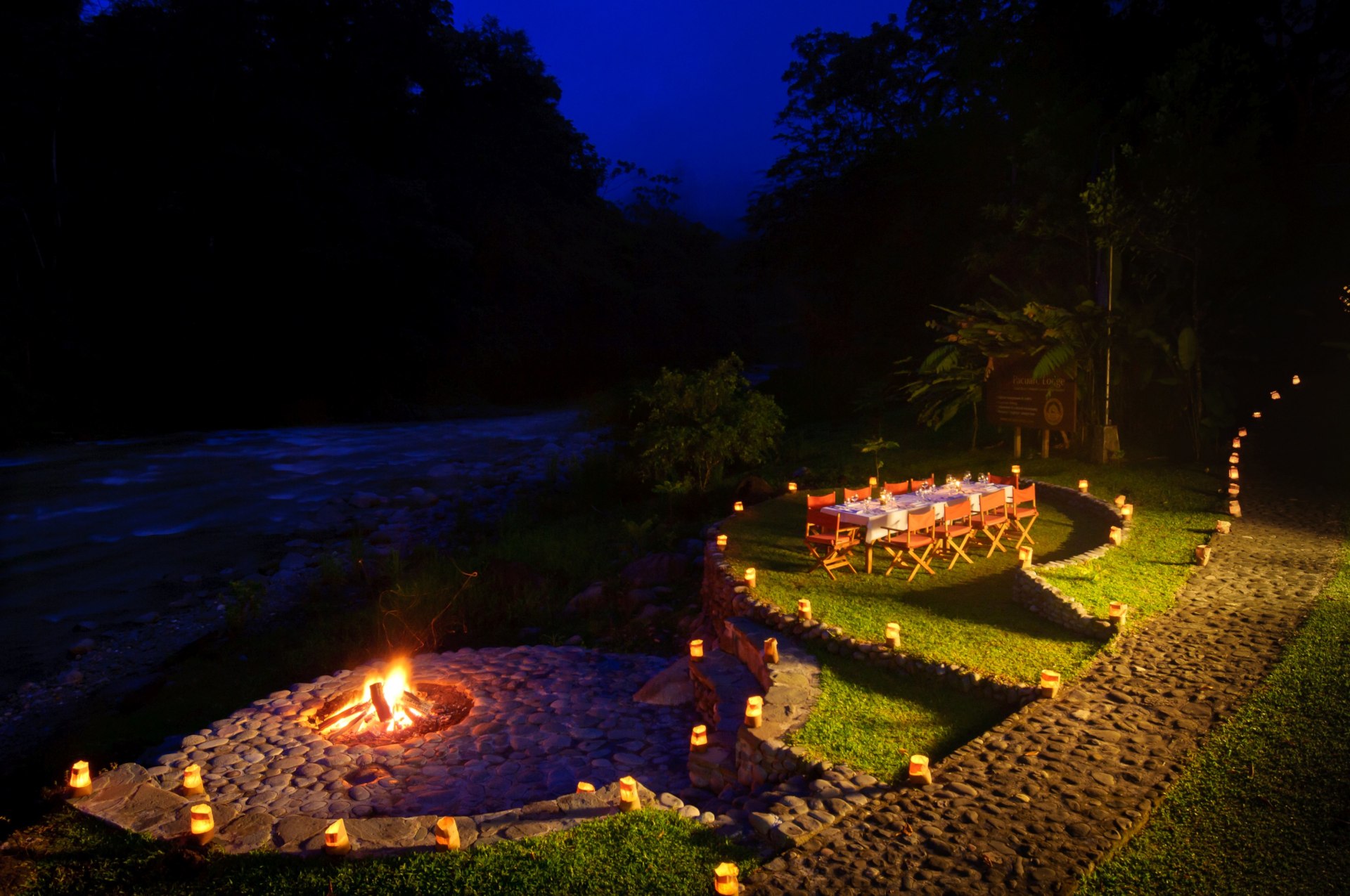 Abendessen am Lagerfeuer