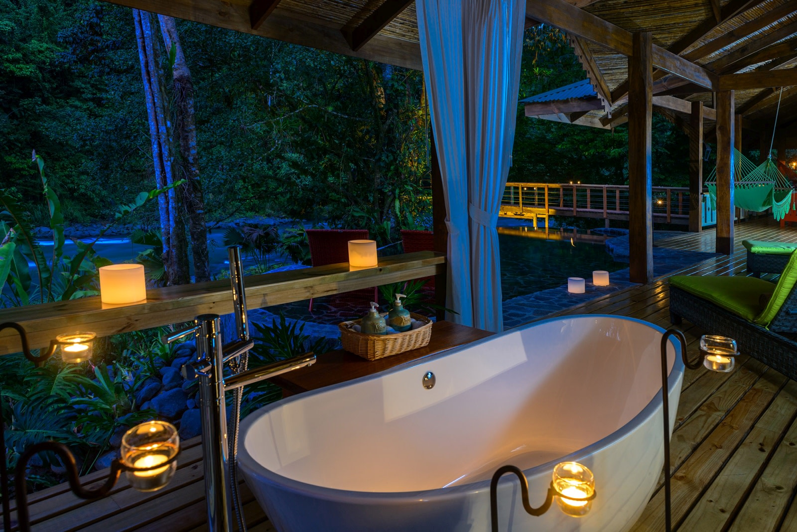 Badezimmer mit Wanne der Jaguar Villa