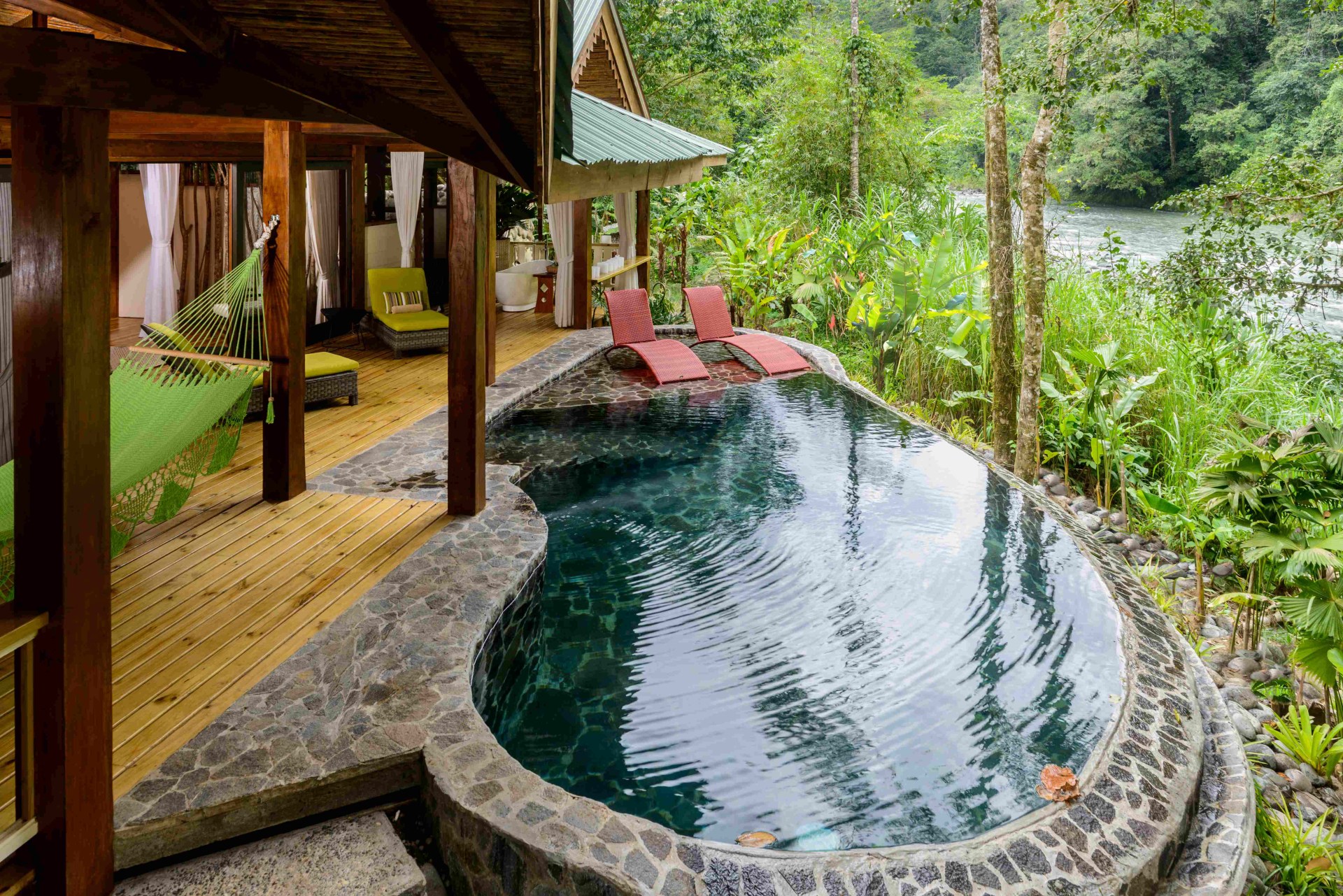 Terrasse und Pool der Jaguar Villa