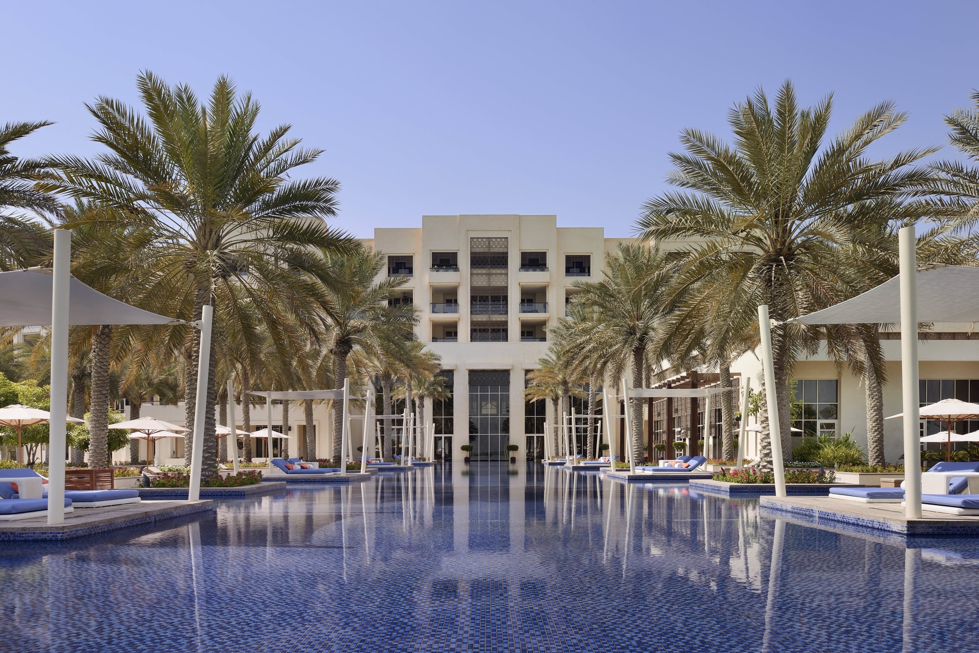 Poolanlage des Park Hyatt Abu Dhabi