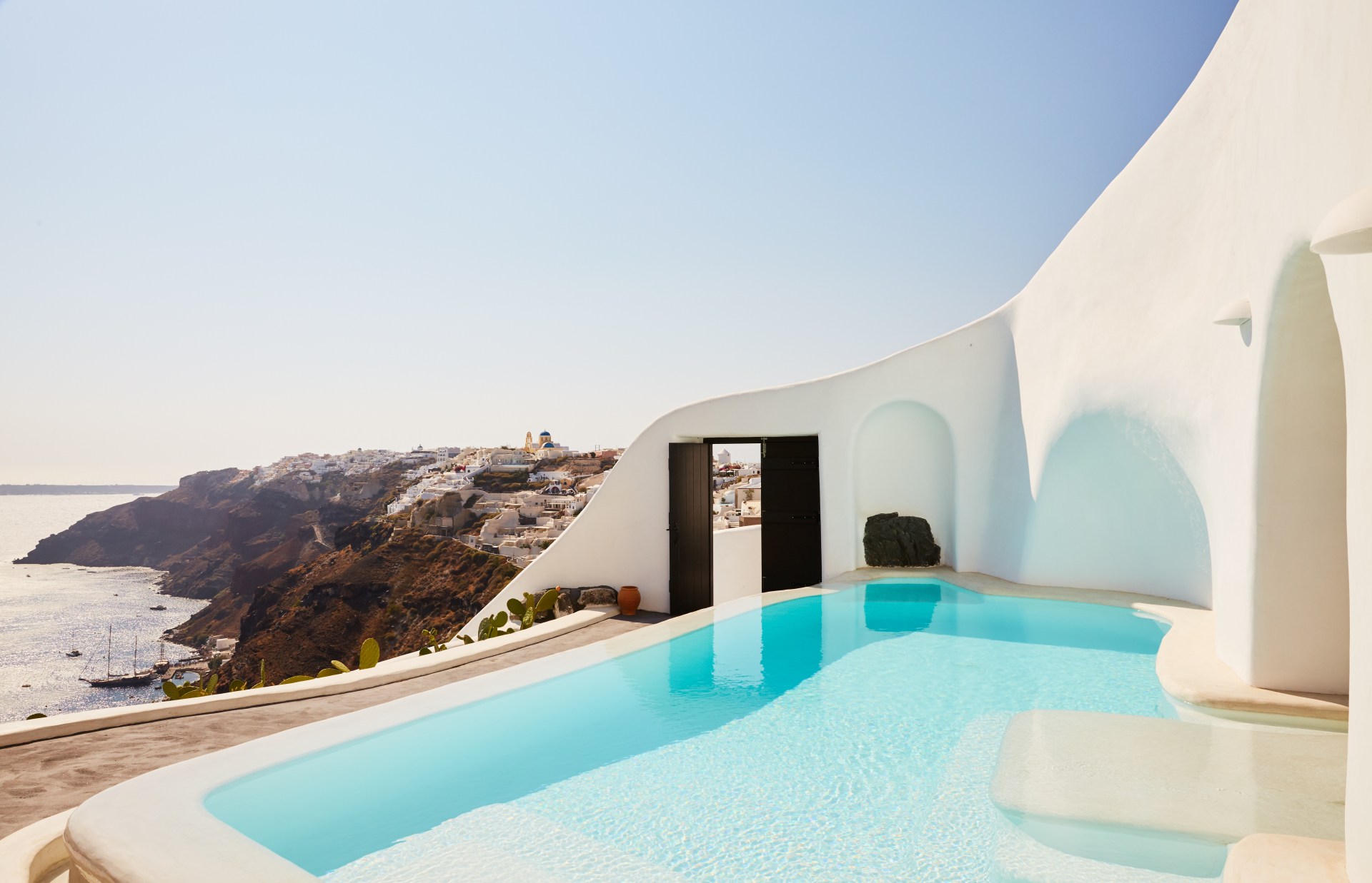 Pool mit Meerblick im Perivolas Santorini