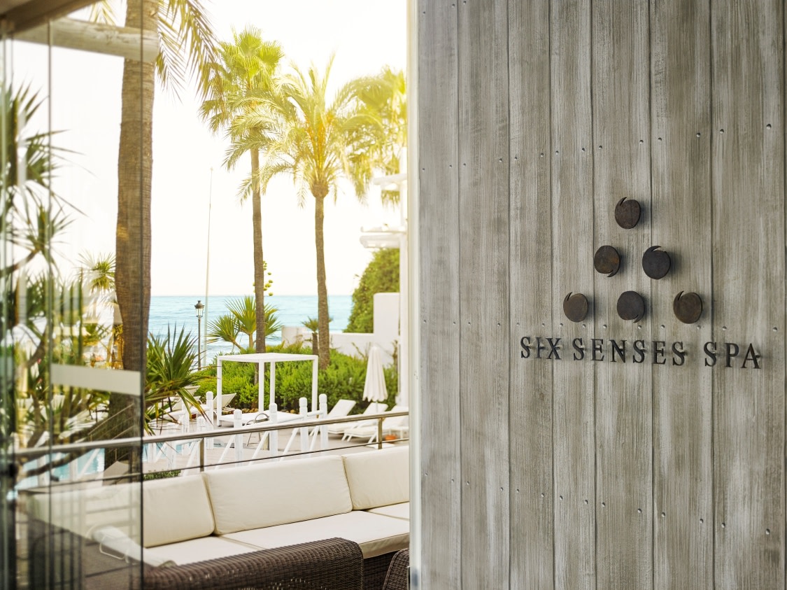 Eingang zum Six Senses Spa des Puente Romano Hotels