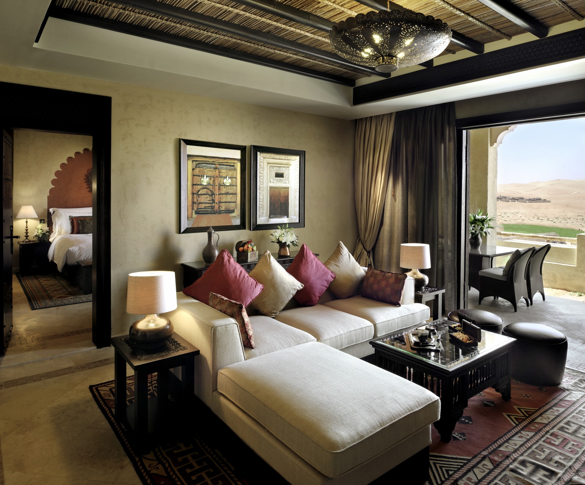 Wohnzimmer der Suite im Qasr Al Sarab