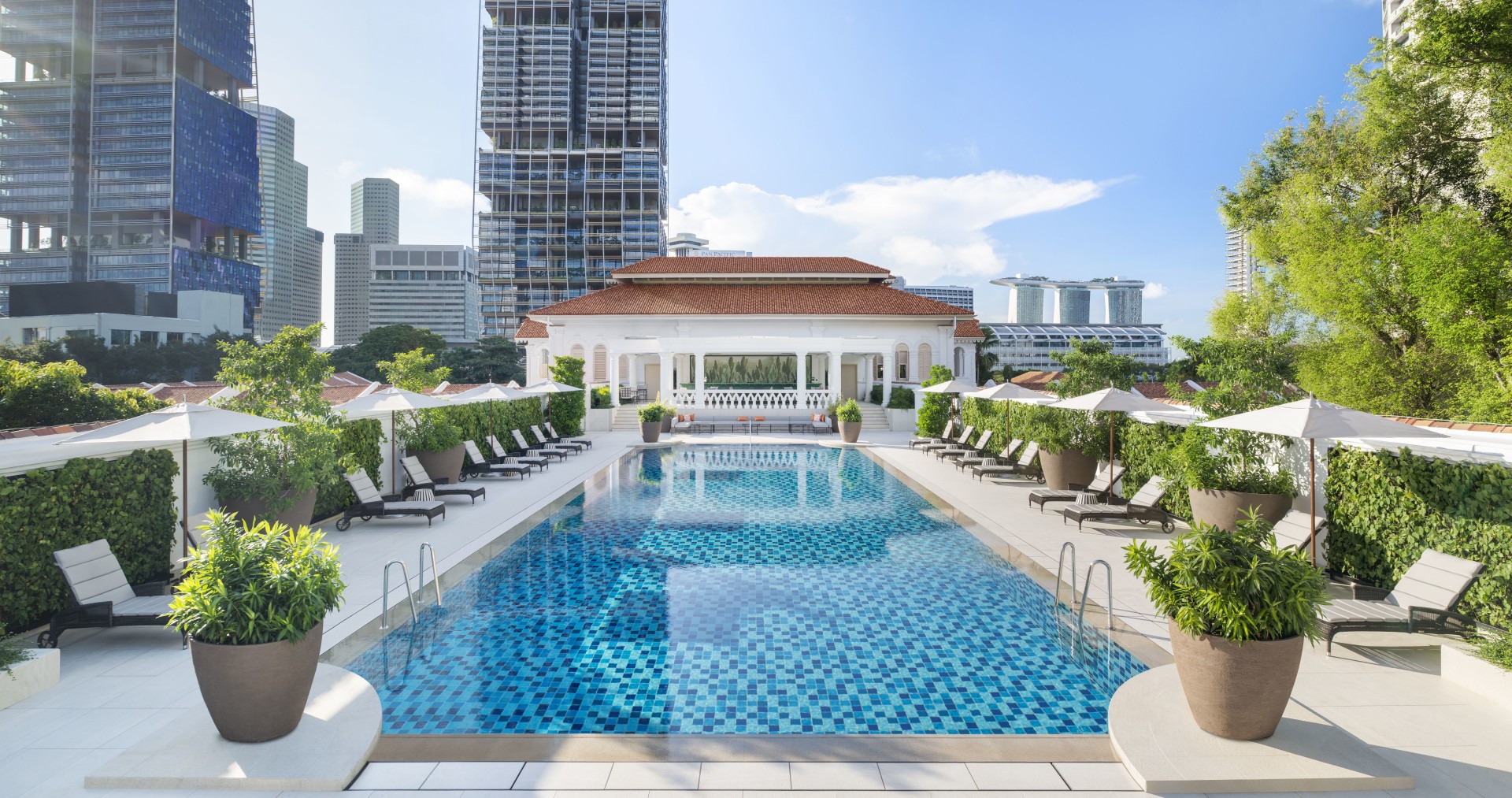 Swimming Pool des Raffles Singapur