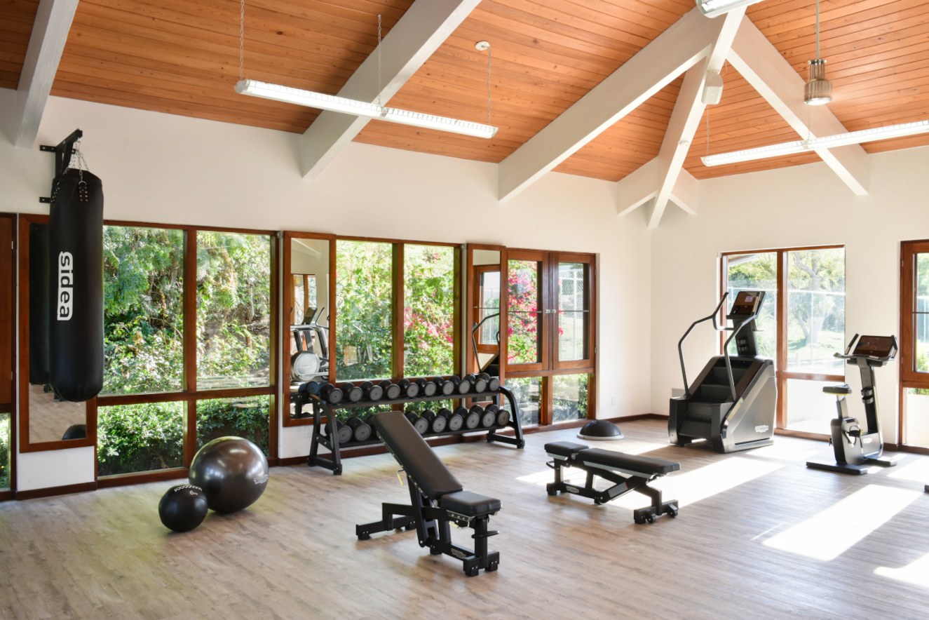 Innenansicht des Fitnessstudios im Rosewood Little Dix Bay