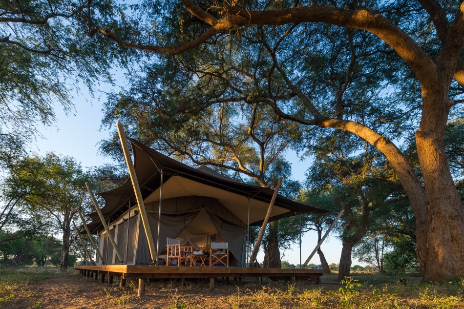 Aussenansicht einer Suite im Ruckomechi Camp