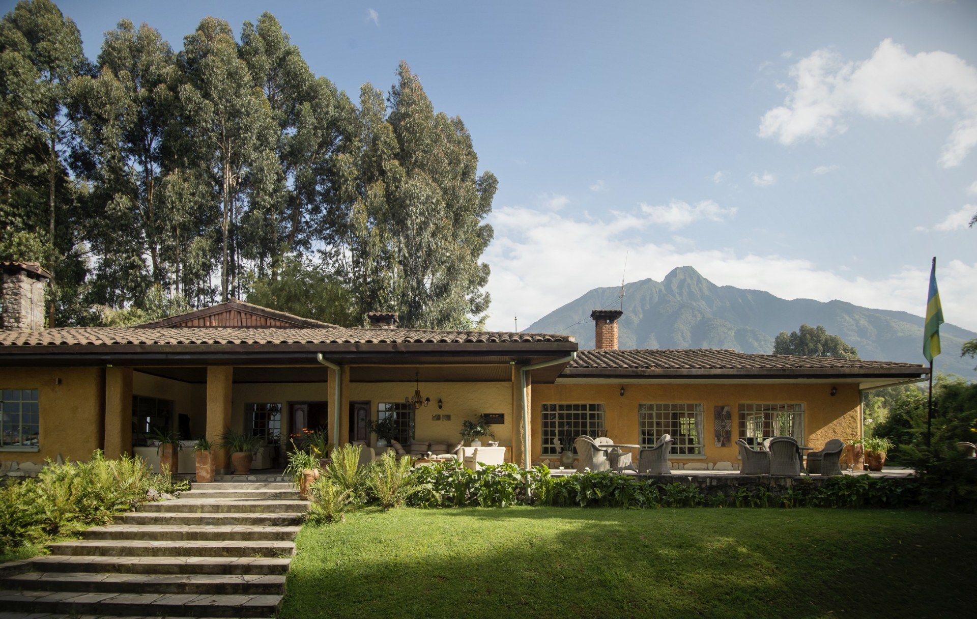 Aussenansicht der Sabyinyo Silverback Lodge