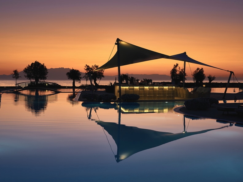 Außenansicht der Pool Bar im Sani Dunes Hotel