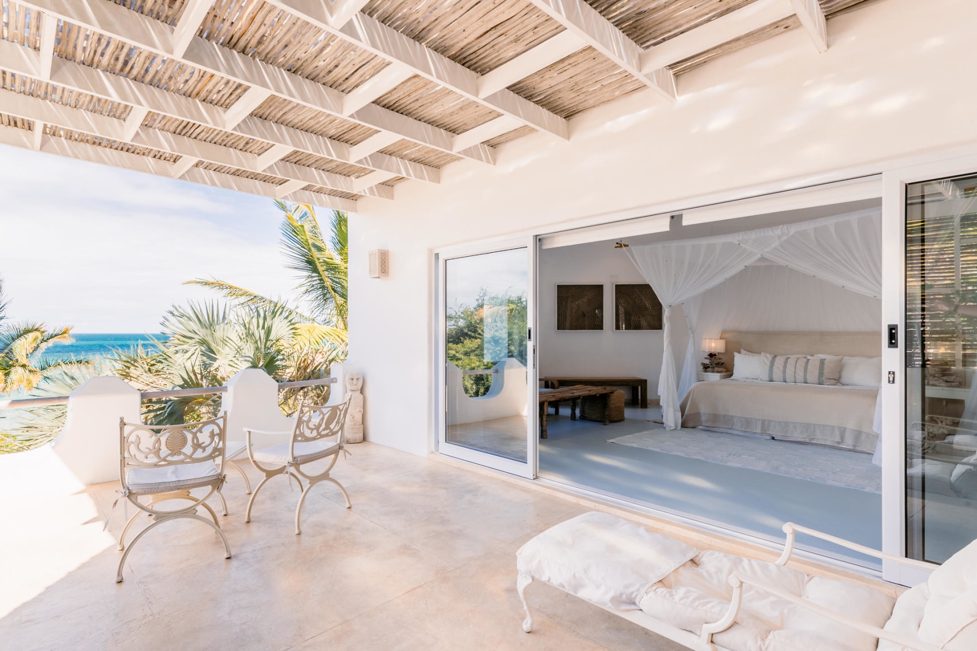 Aussenansicht einer Suite im Santorini Mozambique