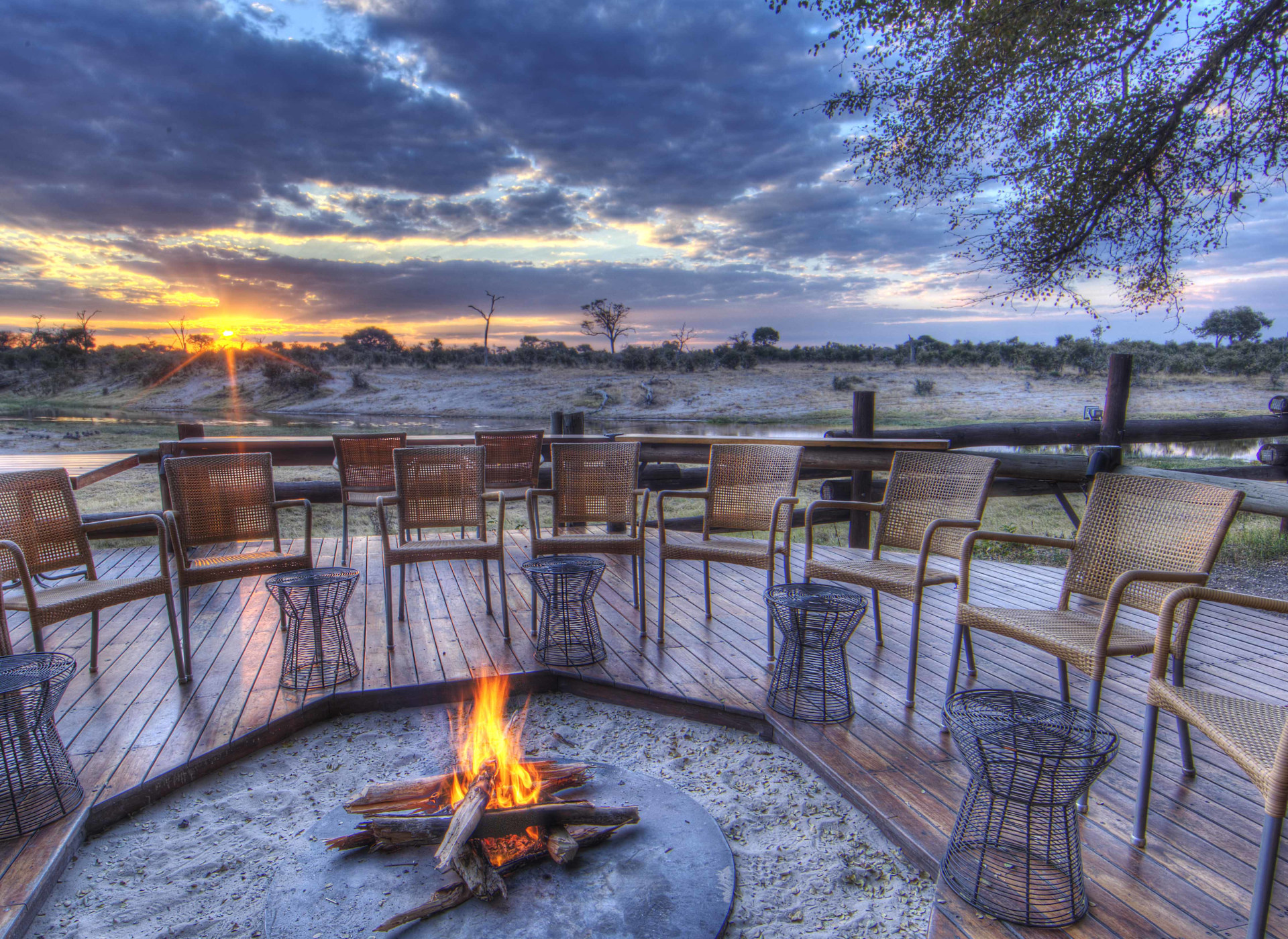 Lagerfeuer in der Savute Safari Lodge