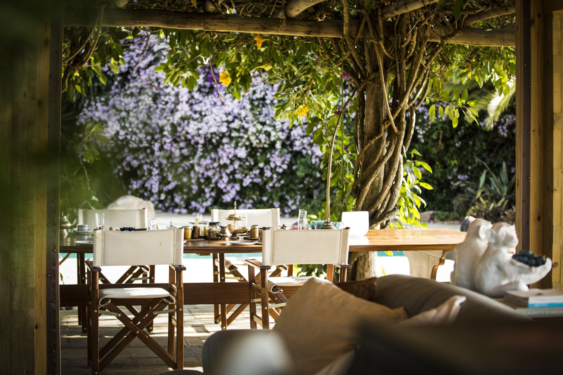 Fruehstueck auf der Terrasse des Segera Retreat