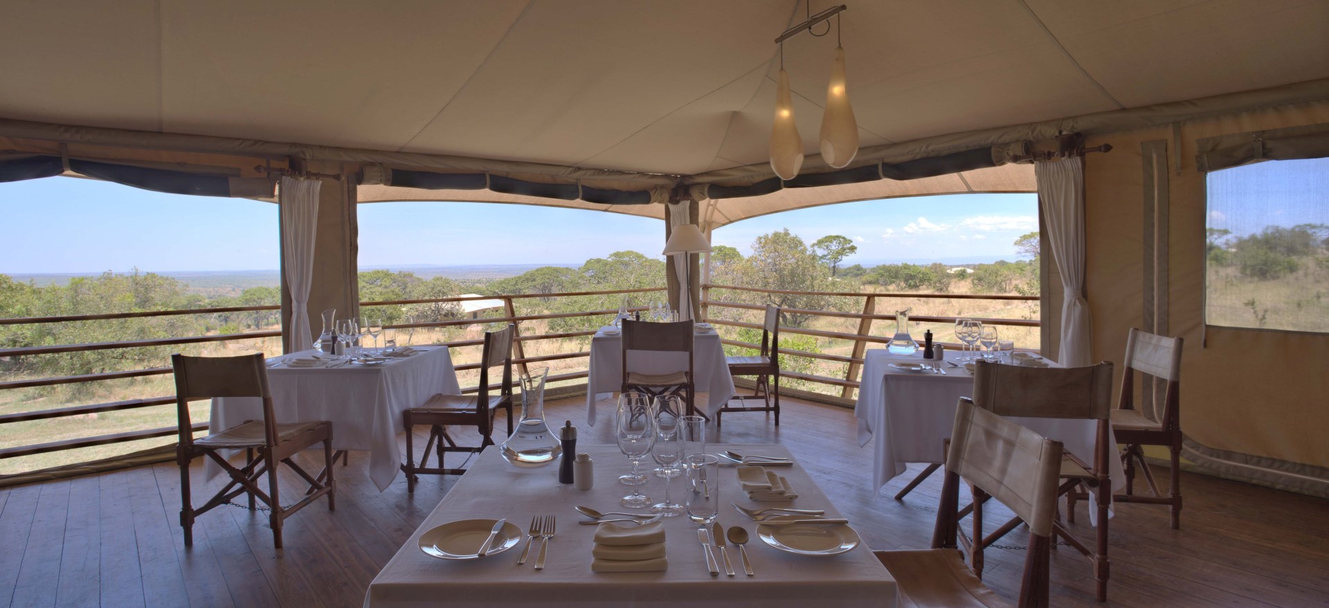 Abendessen im Serengeti Bushtops