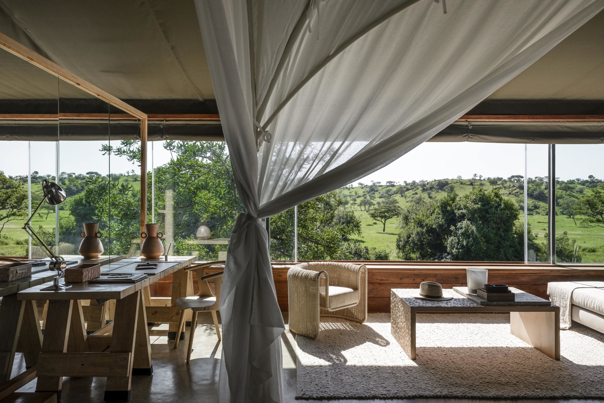 Loungebereich der Suite in der Singita Faru Faru Lodge