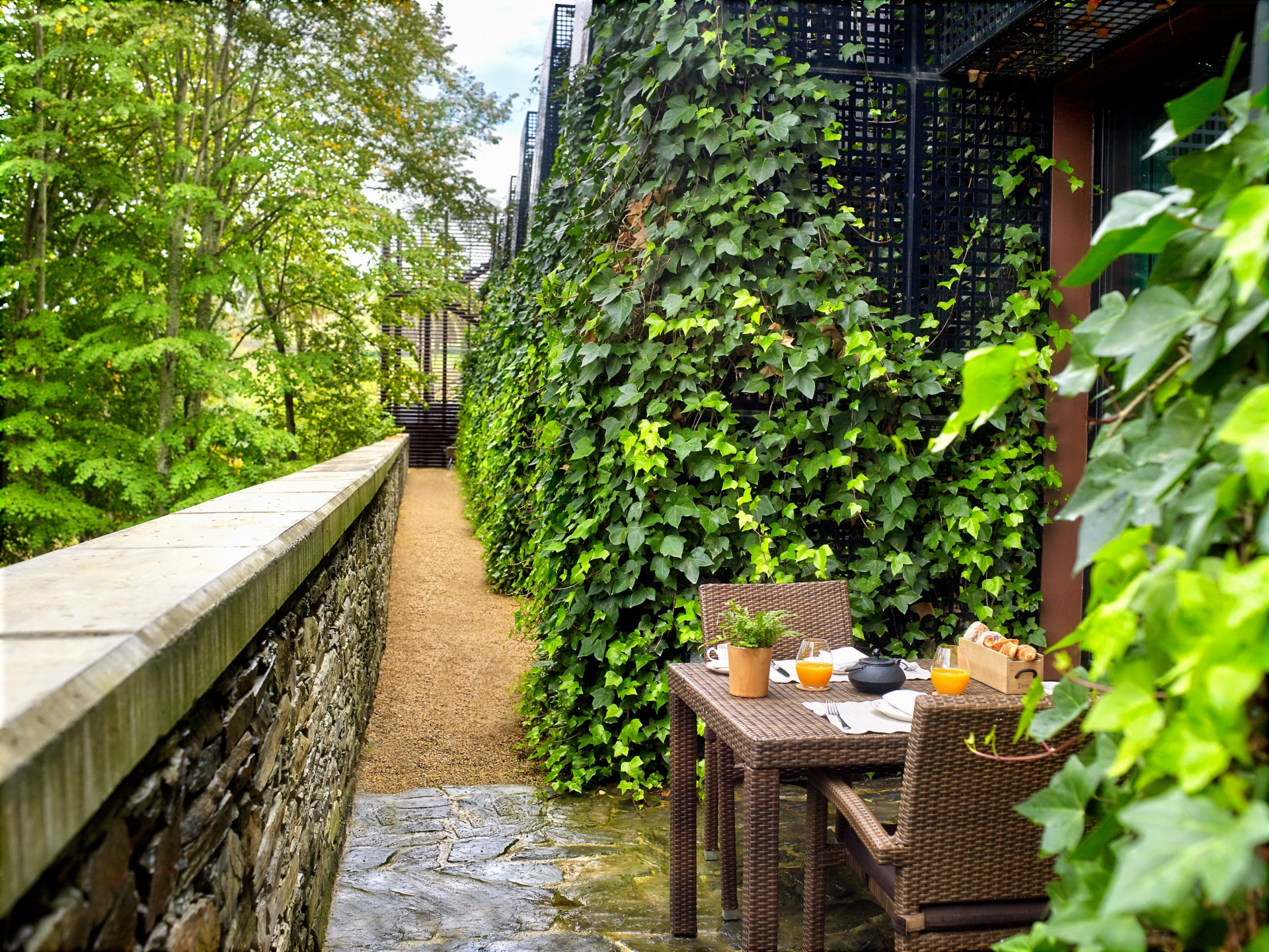 Balkon mit Fruehstueck