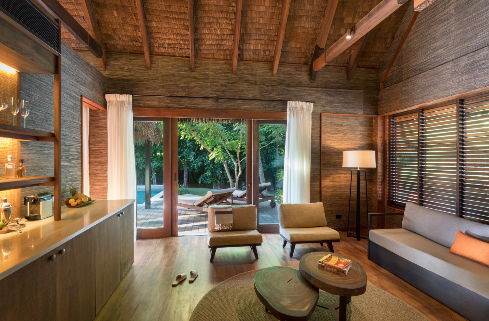 Hideaway Pool Suite Wohnzimmer des Six Senses Fiji 