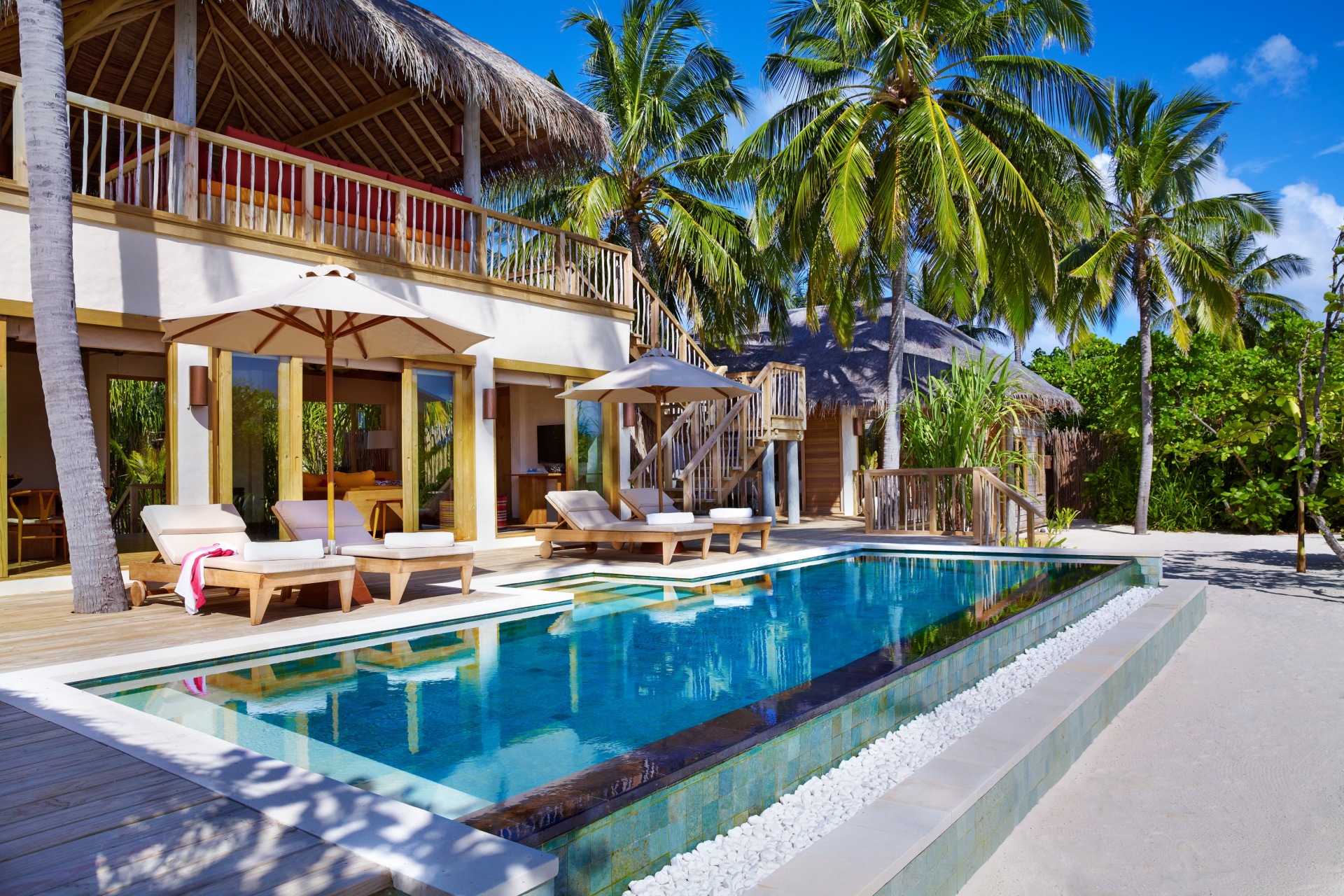 privater Pool und Terrasse der Two Bedroom Ocean Beach Villa