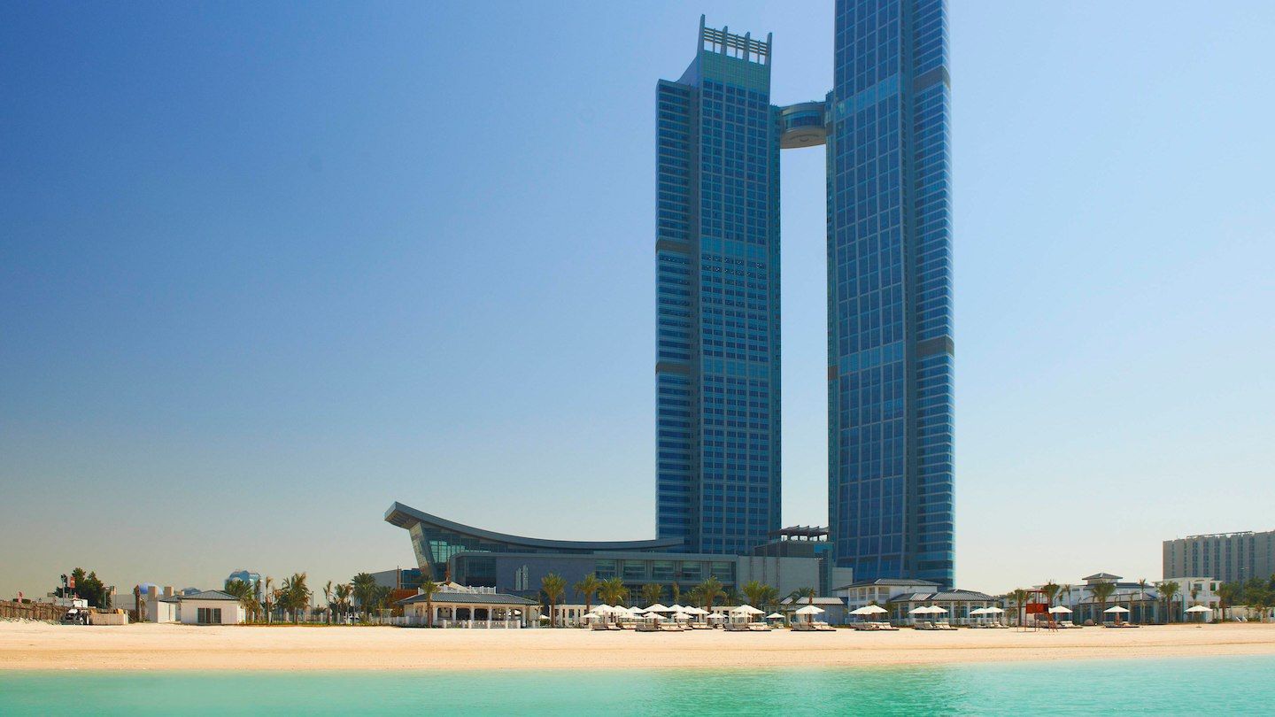 Hotelgebäude direkt am Strand gelegen