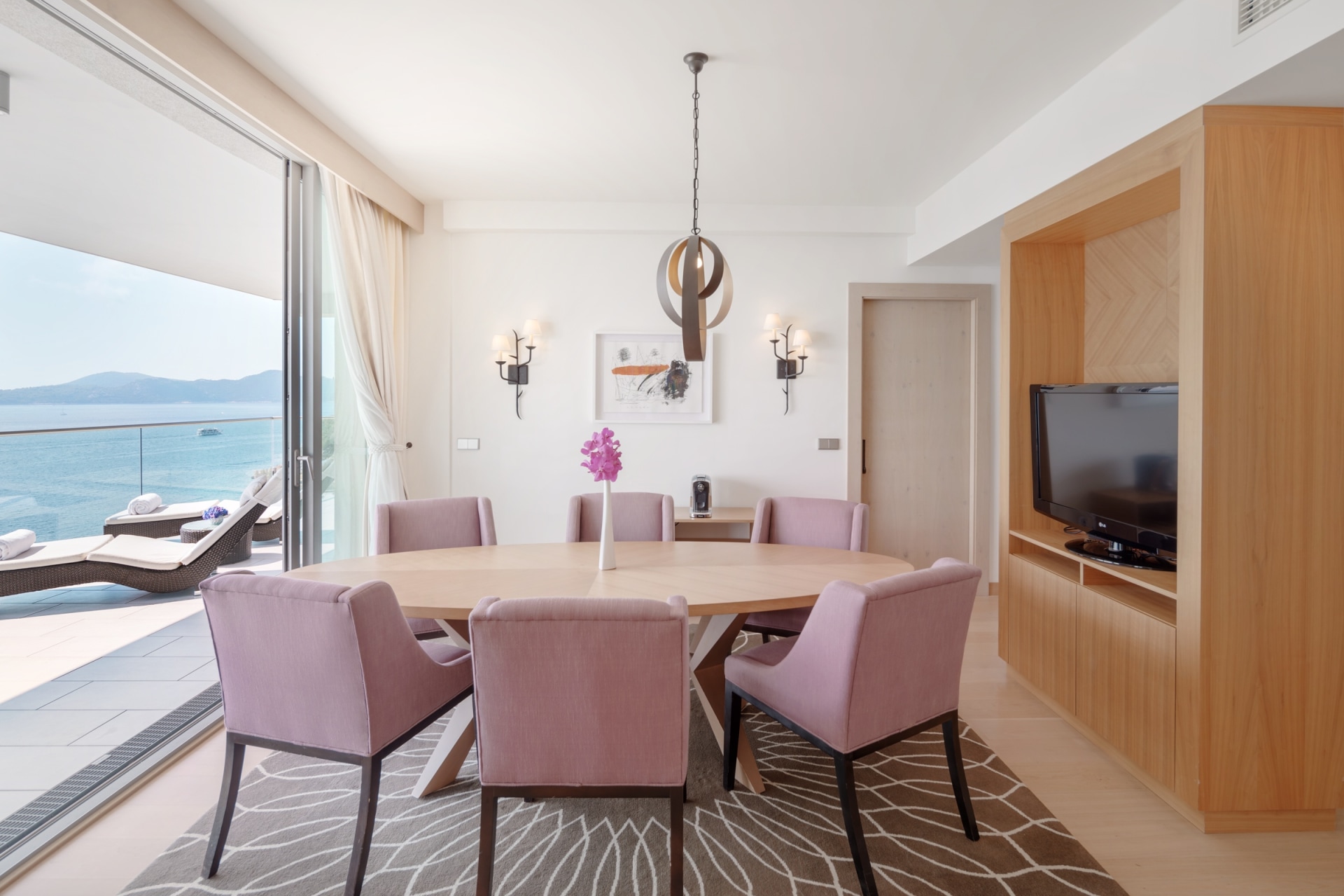 Innenansicht des Wohnbereichs der Executive Suite des Sun Gardens Dubrovnik