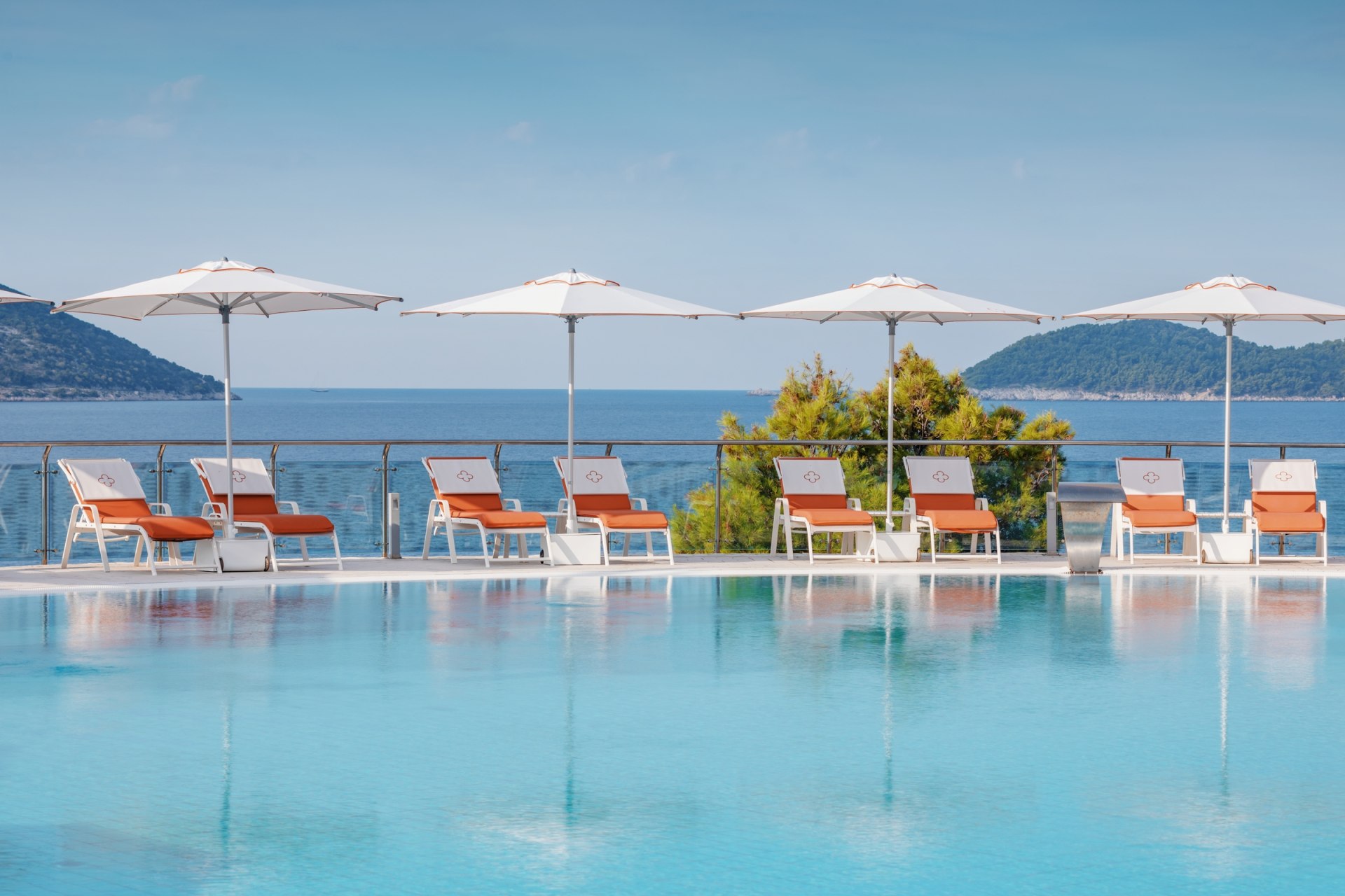 Pool mit Meerblick des Sun Gardens Dubrovnik